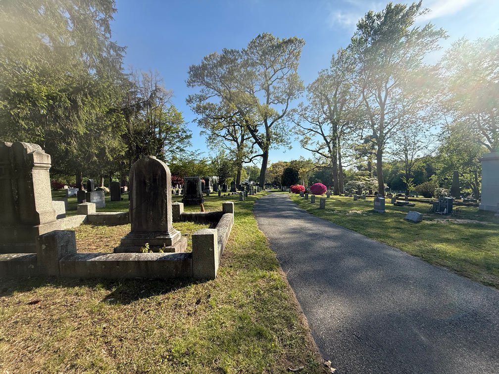 roslyn-cemetery-beautiful-pathway.jpg