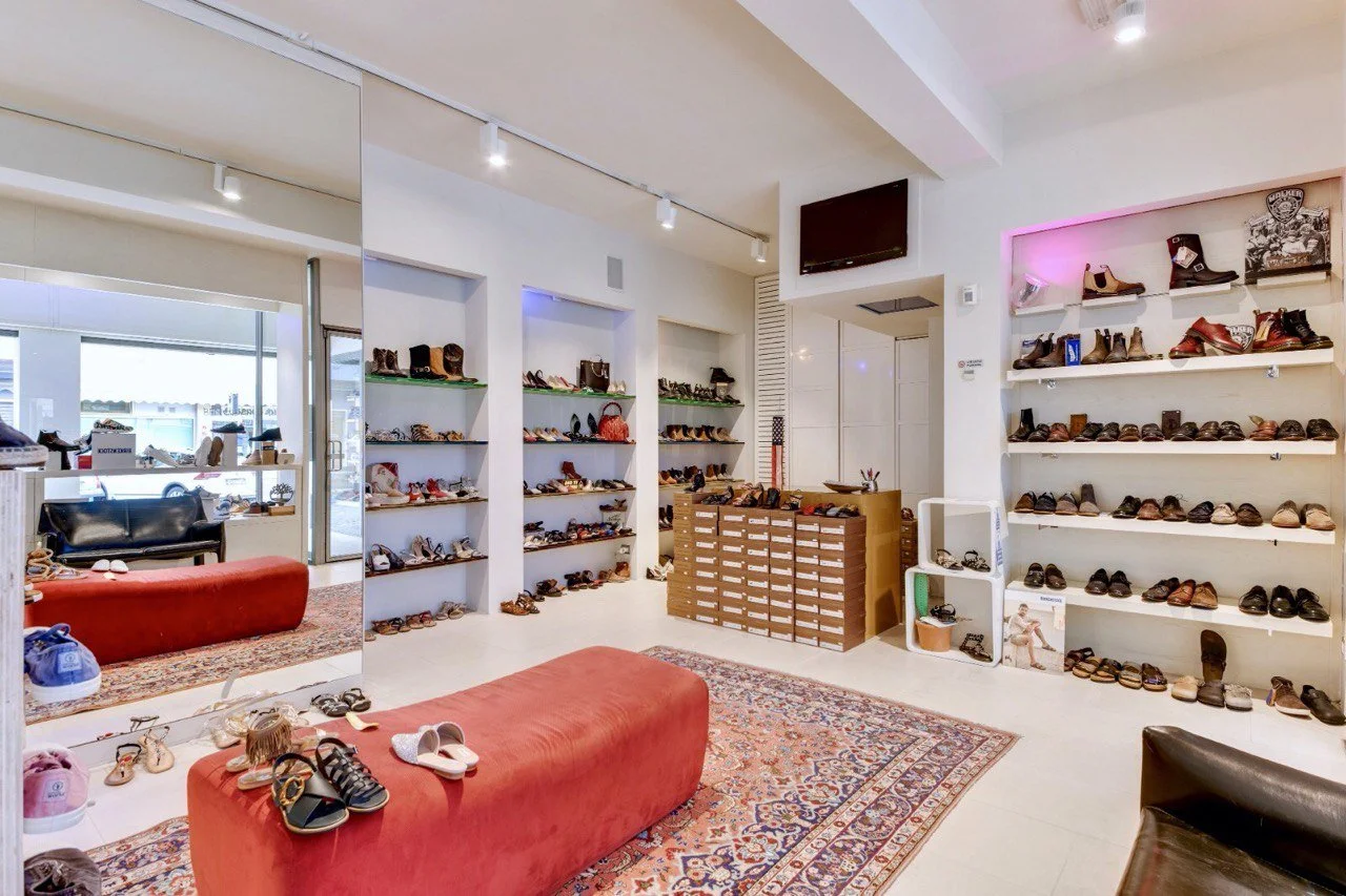 Interno negozio Ben Nevis Cesenatico centro storico, via Aurelio Saffi 36.