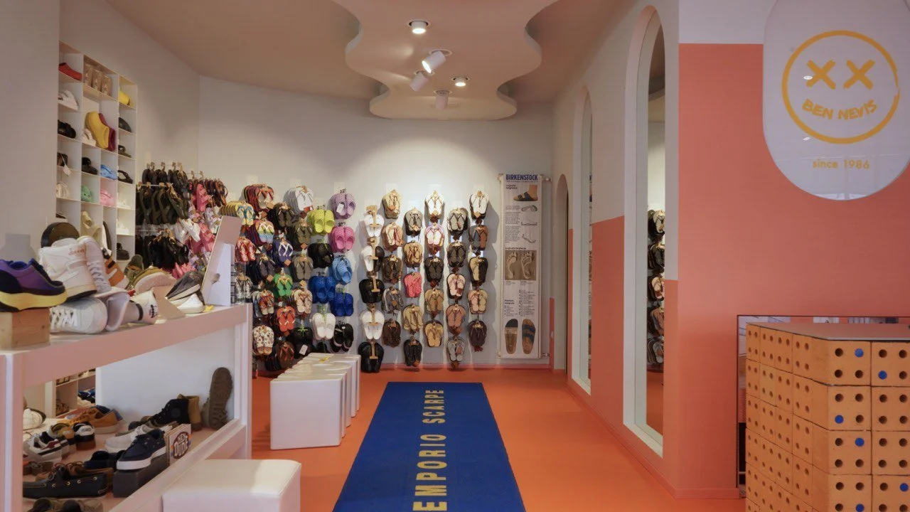 Interno negozio di scarpe Emporio Ben Nevis Cesenatico, viale G. Carducci 8.