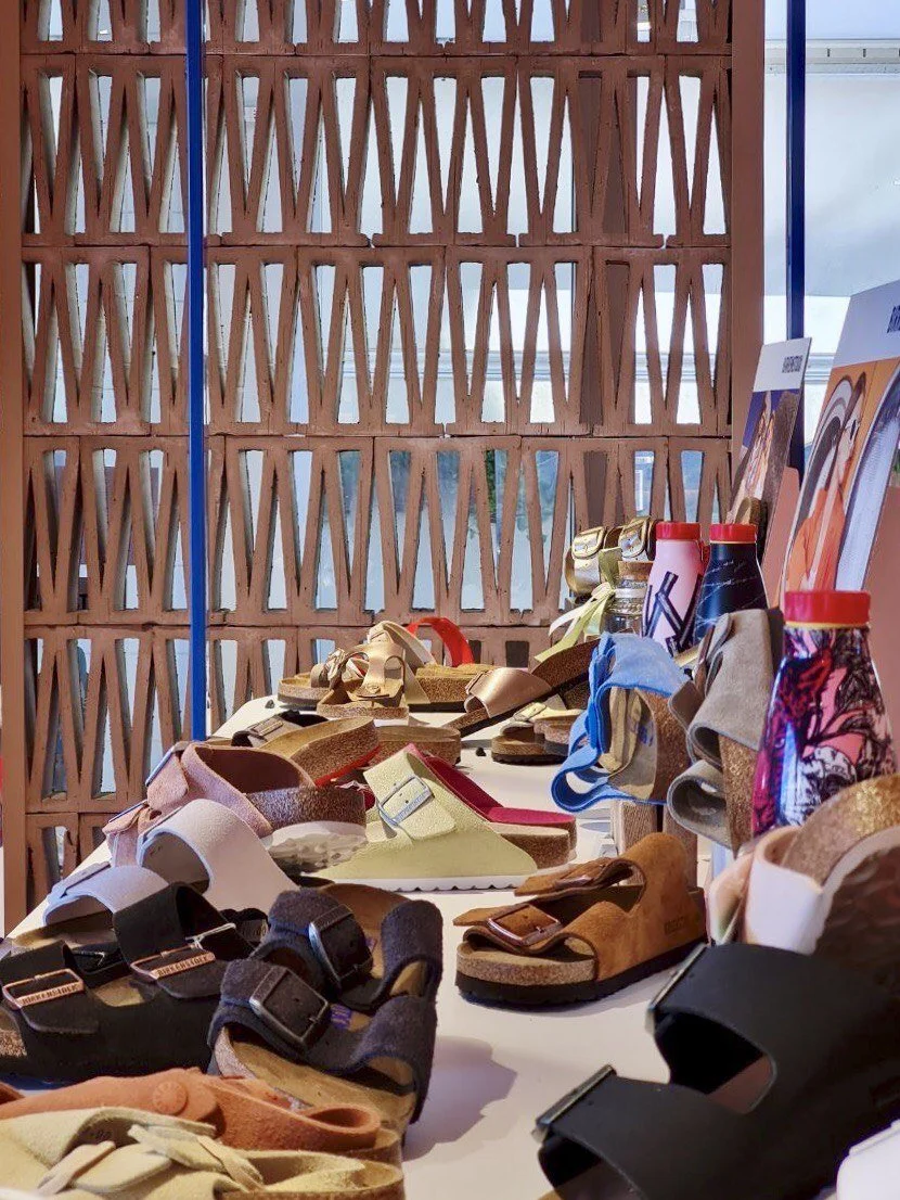 Vetrina negozio di scarpe Emporio Ben Nevis Cesenatico, viale G. Carducci 8.