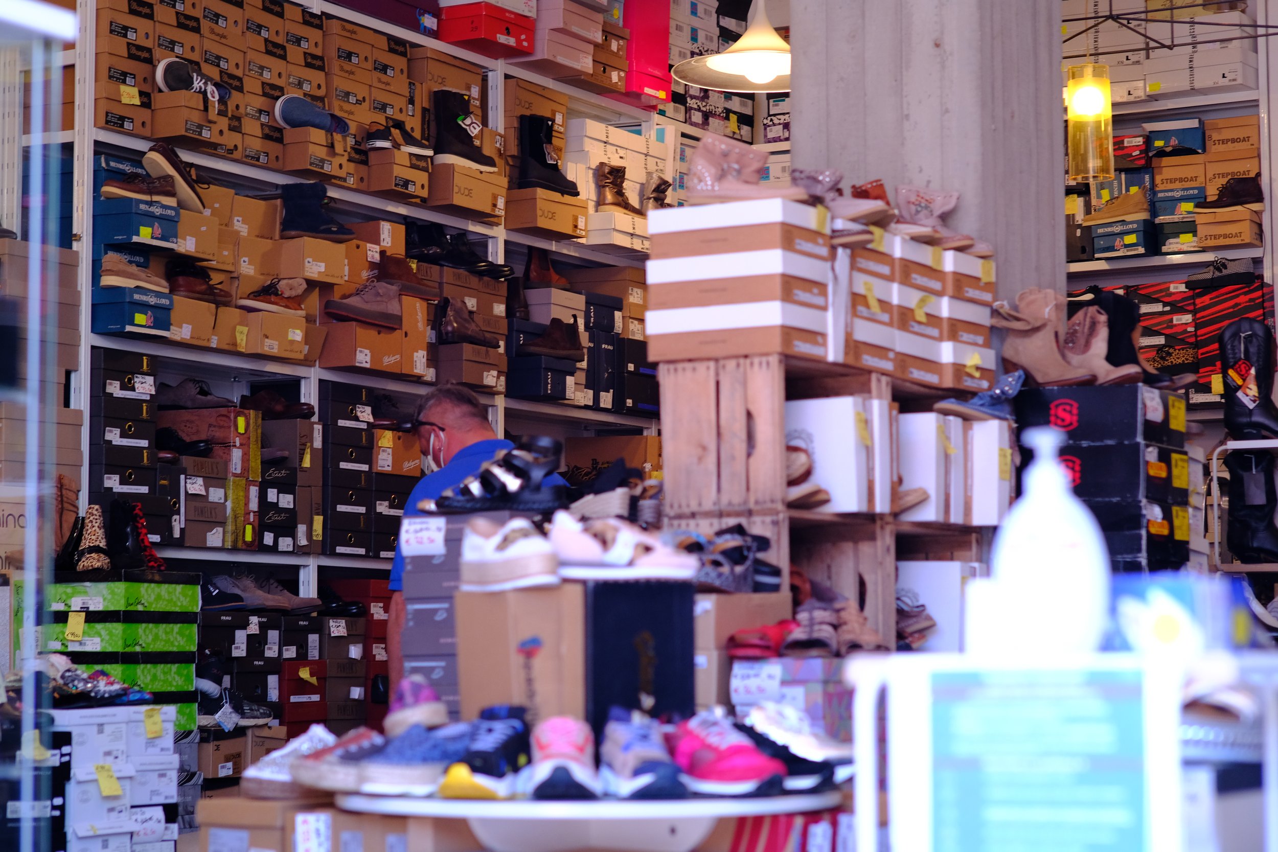 Interno Ben Nevis Outlet Cesenatico Via Aurelio Saffi 52. Scarpe e abbigliamento.