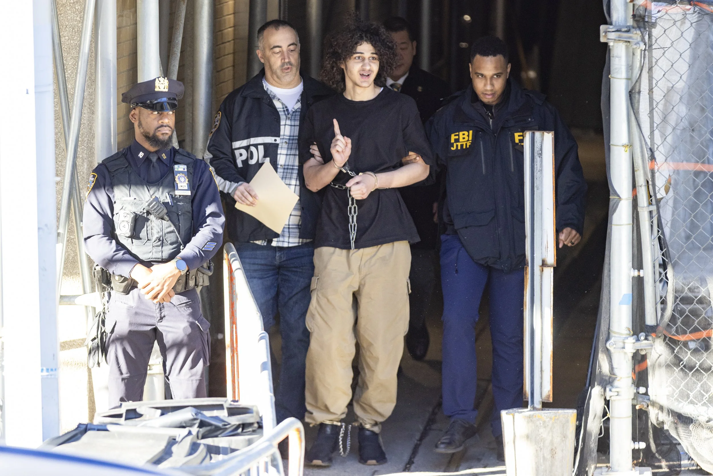 Two Suspects Walked Out of Manhattan’s 26th Precinct in Connection With Alleged Gracie Mansion Bomb Plot