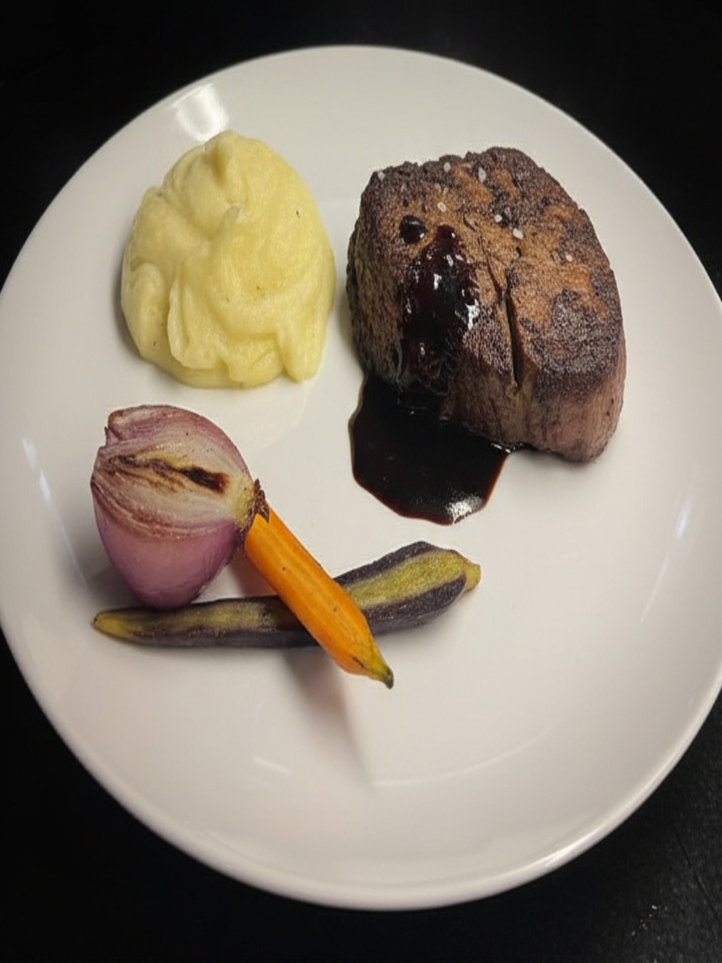 Filet, pomme puree, roasted veg