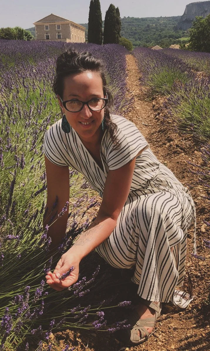 Tracy Koivisto, certified clinical herbalist in Provence.