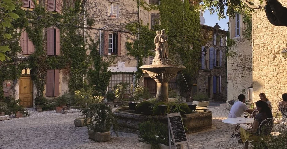 slow travel experiences in the luberon saignon