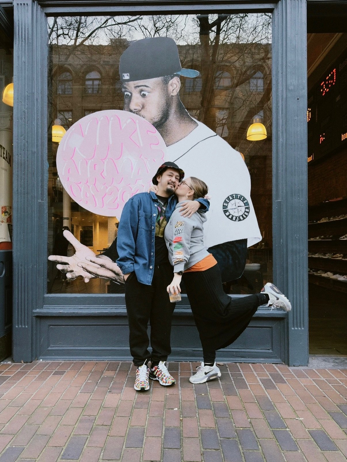 1. MY NAME IS: Derrick Faylona

2. MY @ IS: @derrrfay

3. IT ALL STARTED WHEN: It first started taking shape for me in 1992. Watching the Bulls go back-to-back against the Blazers, feeling the excitement around the Dream Team in Barcelona, and taggin