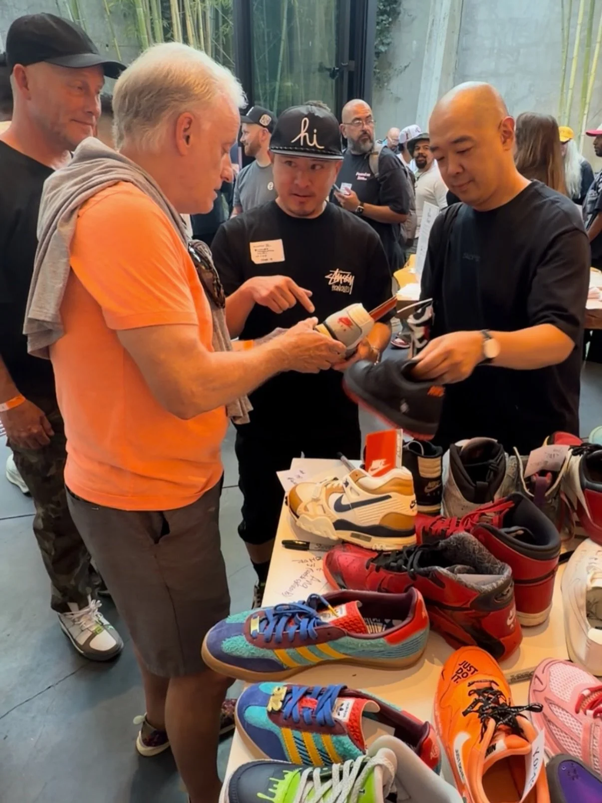 Discussions

Sometimes it&rsquo;s about a colorway, features, lore, resonance&hellip;or something else completely!

What do YOU like discussing about a shoe with others?

#itsthestoriesthatmatter