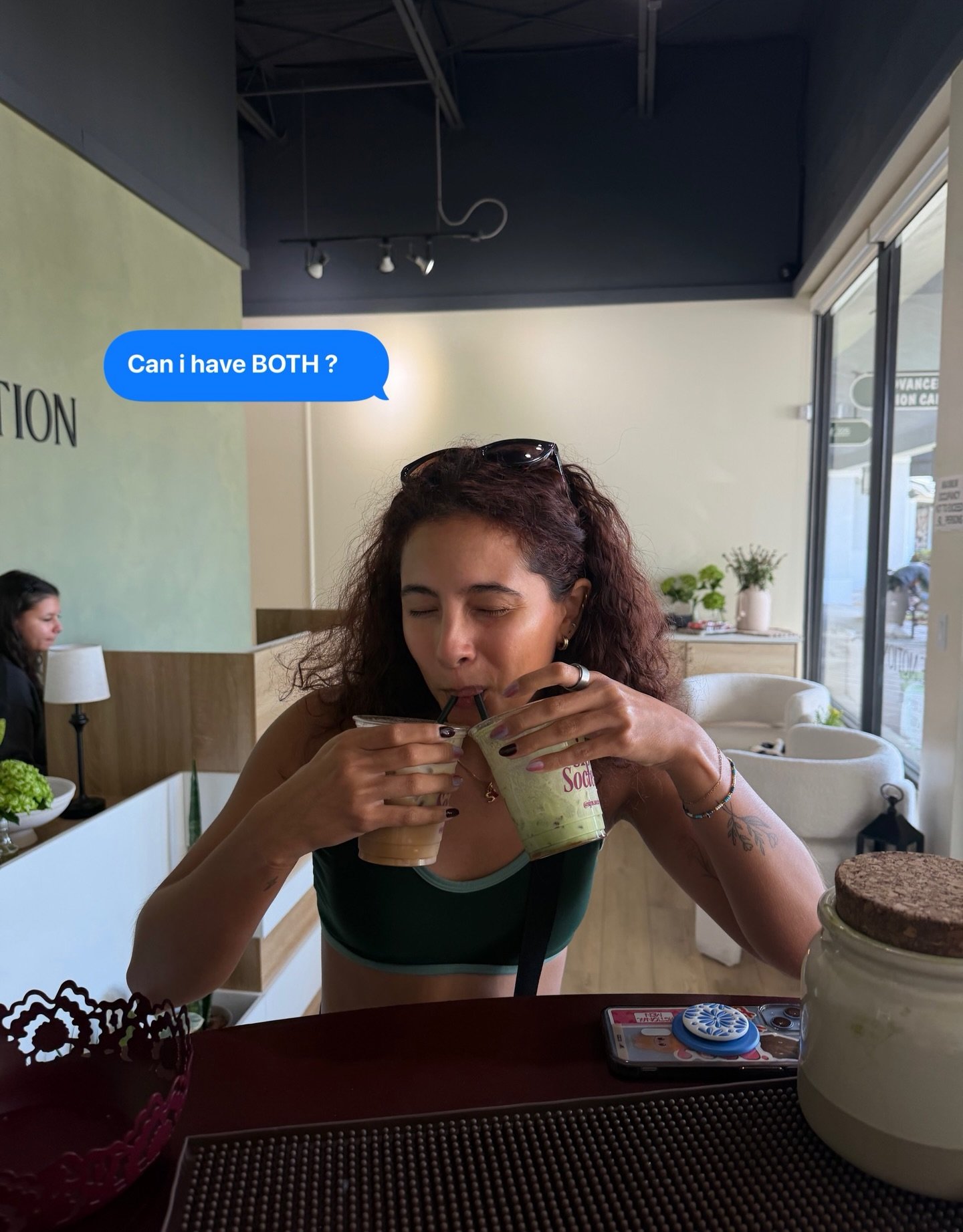 At @puremotionus DAGHHHH 💅🏻 @selsmithcafe