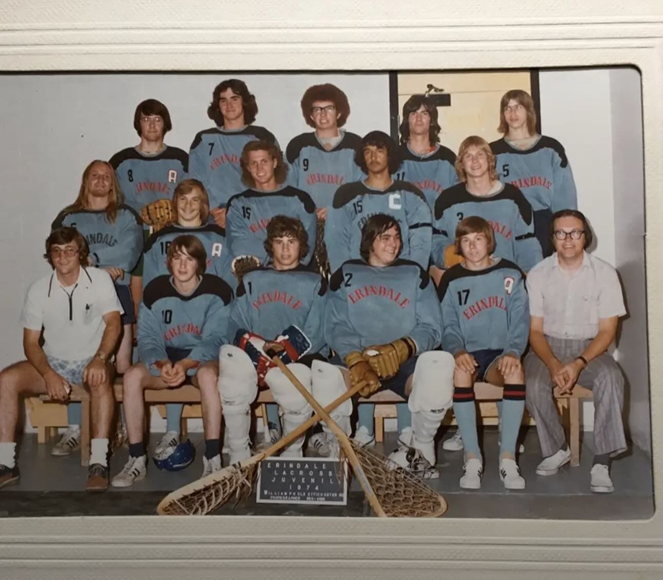 THROWBACK THURSDAy:  Erindale Lacrosse Juvenile (U22) from 1974. 

Erindale U22 won Provincial Championships in the 1975 (B) and 1977 (A). 

Let us know some names and connect with us !