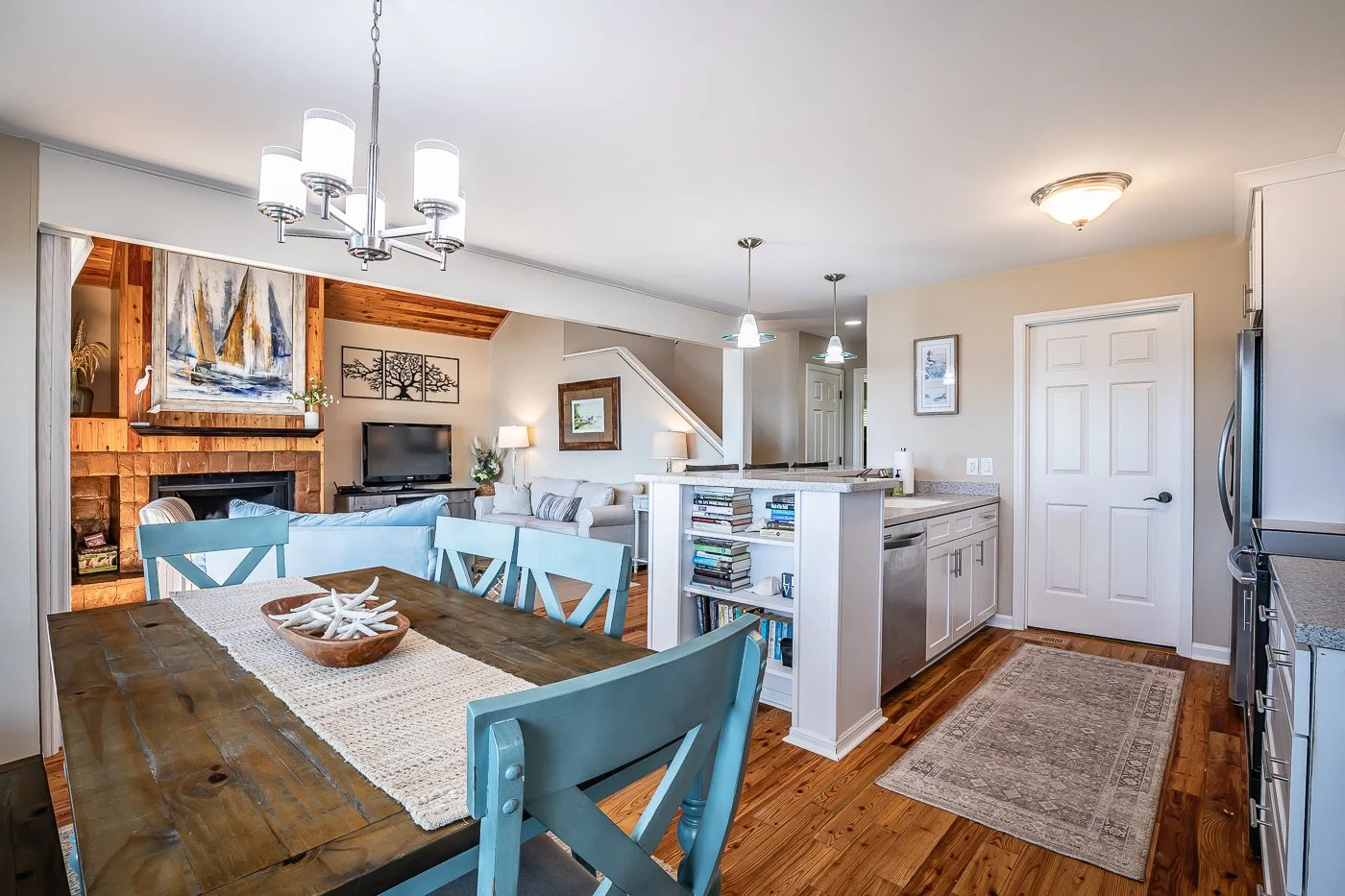 Dining and kitchen.JPEG