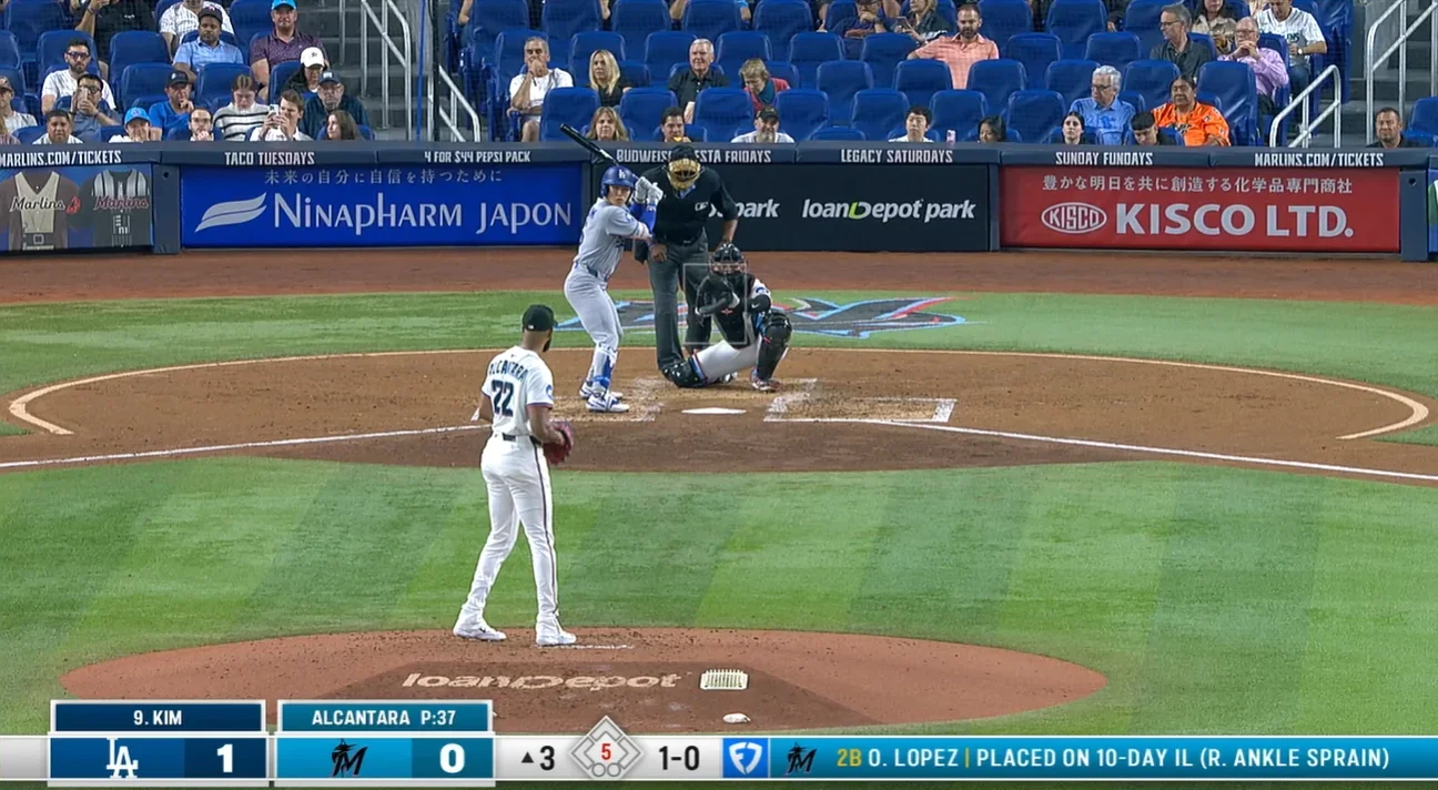 MLB televised game with Japanese advertising