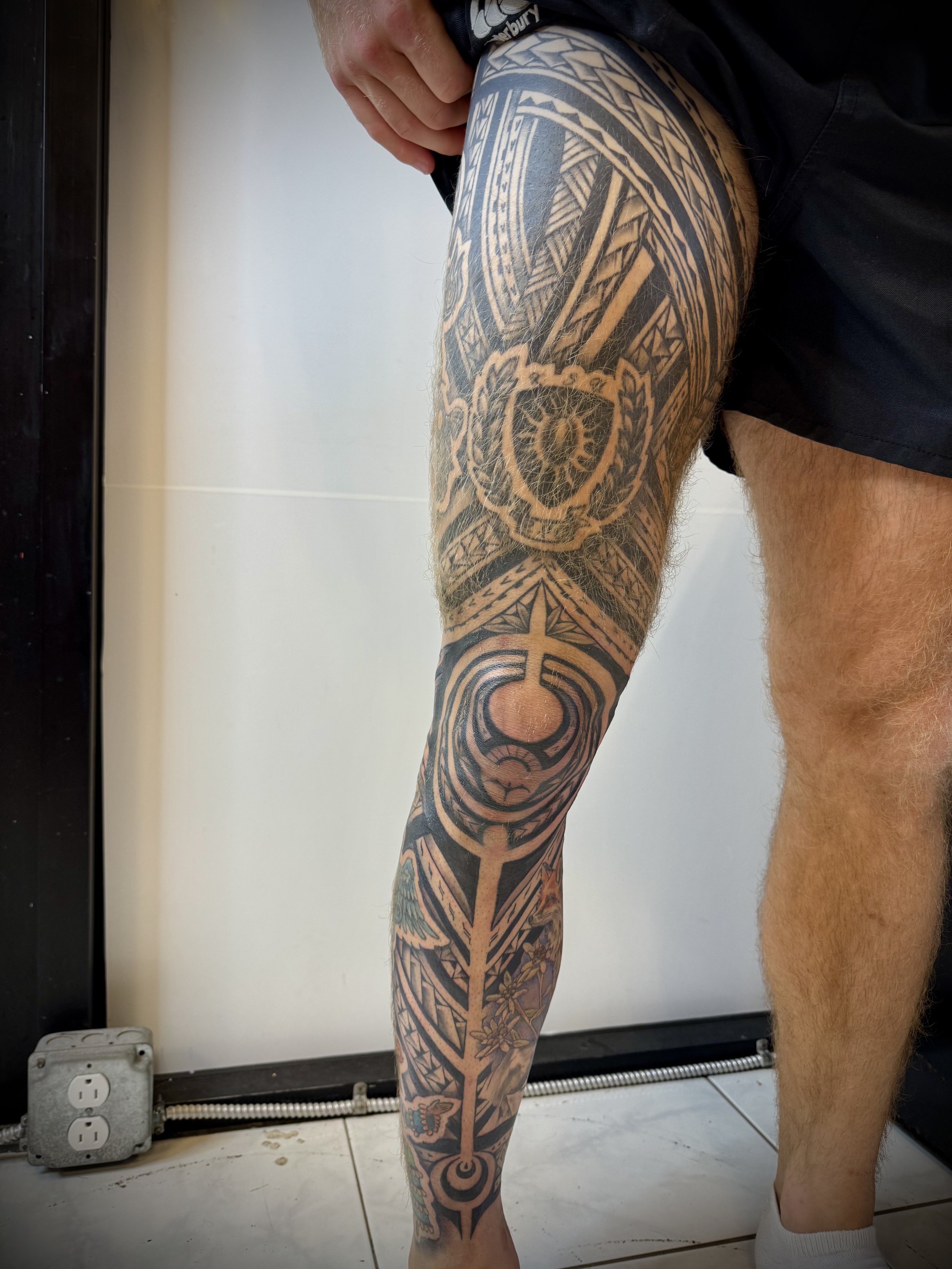 Leg full design polynesian tribal custom Monarch Tattoo Hawaii.jpeg