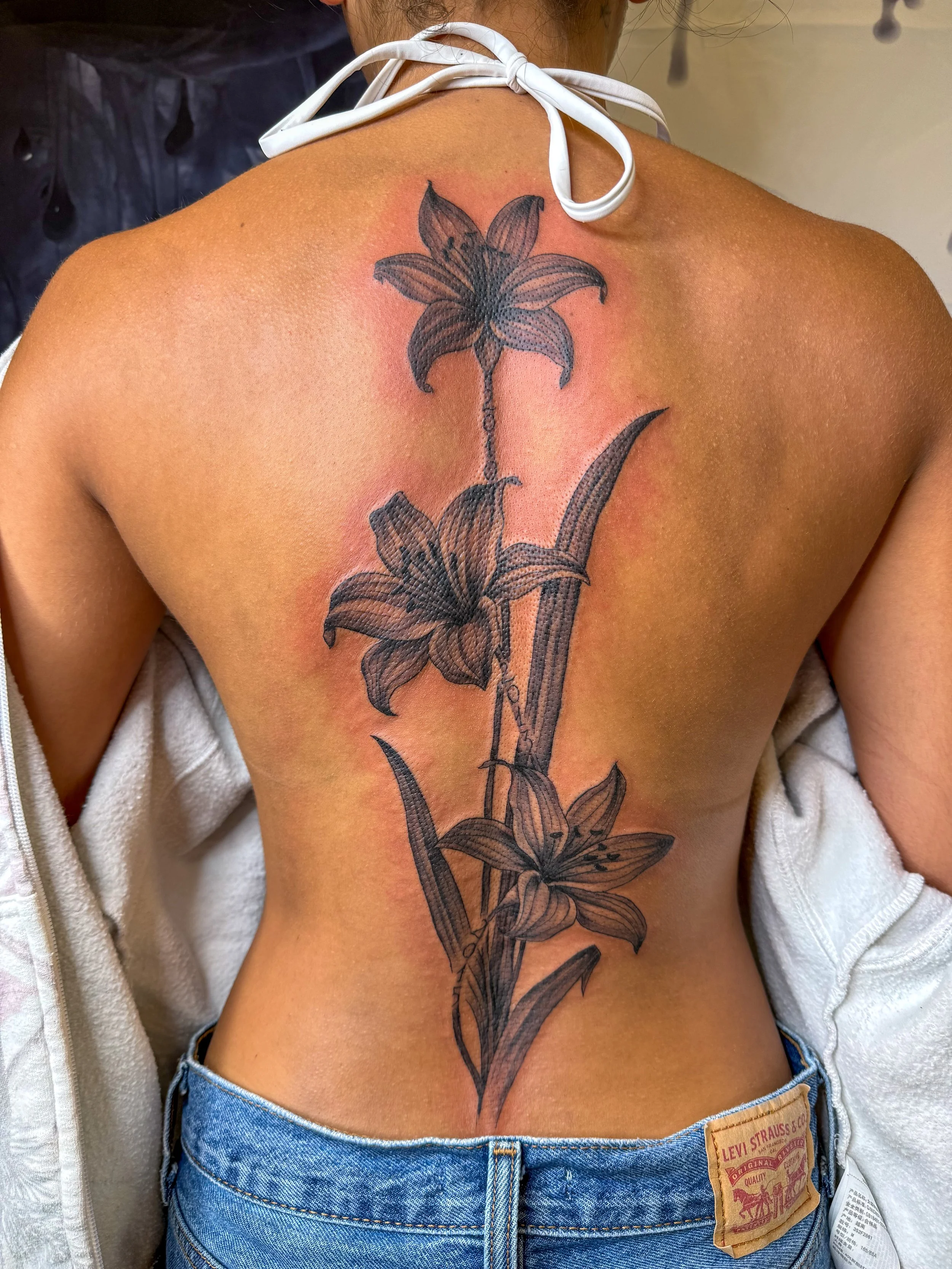 black-gray-back-floral-tattoo-hauula.jpg