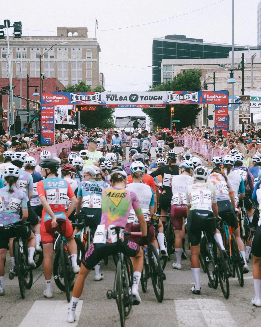 Friday night under the lights at Saint Francis @tulsa_tough ✨

📸 @jordanlynch_