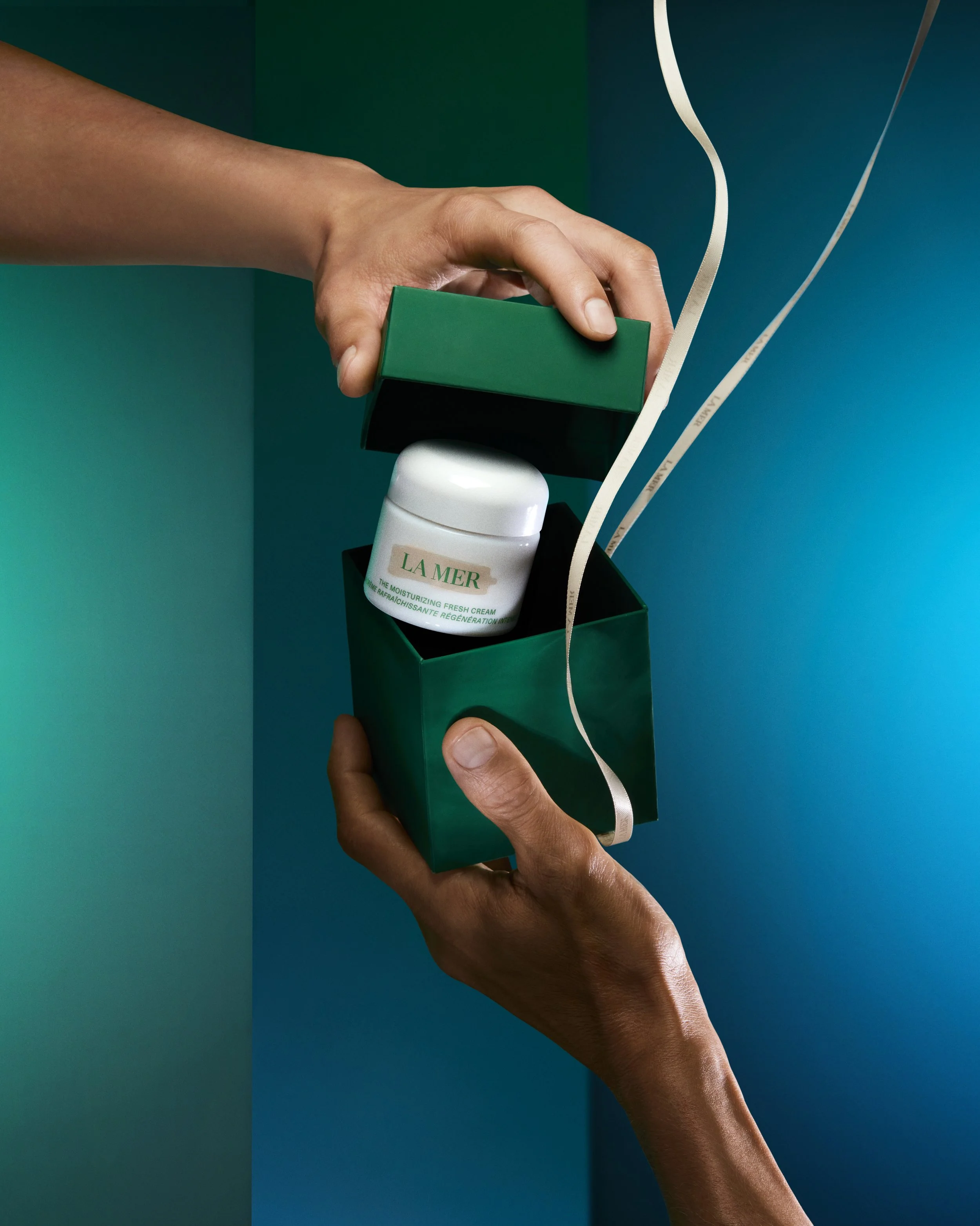 LM_FY24_MDFD_IO411988_VincentGapaillard_230908_P_S05_FD_KeyVisual_COMP_R1_R1 copy 2.jpg