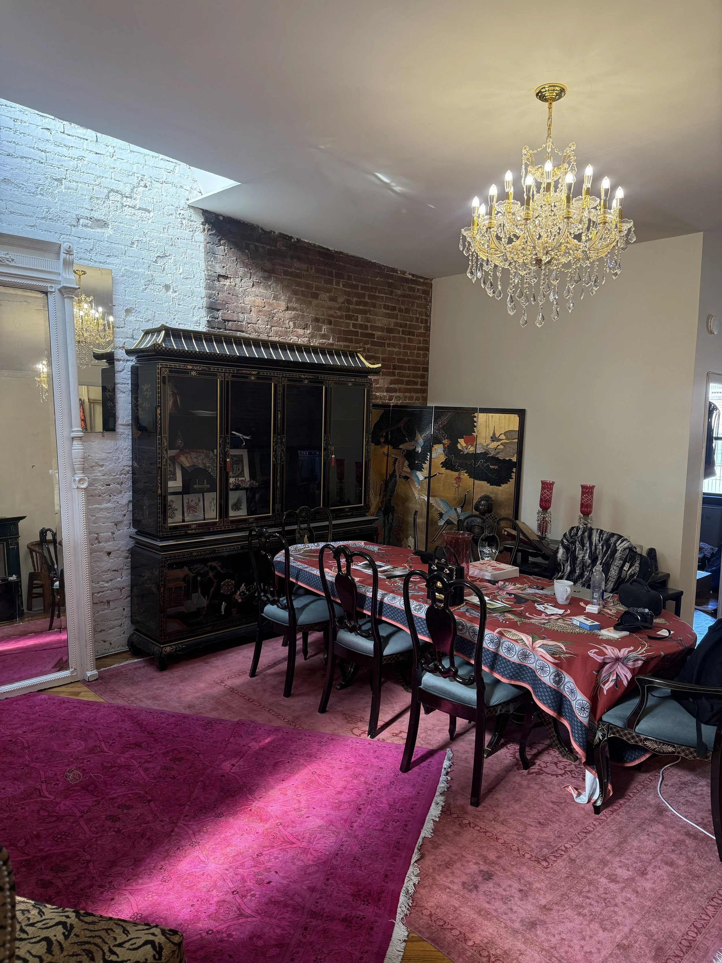 Folding screens, Pink rug, Backdrop.jpg