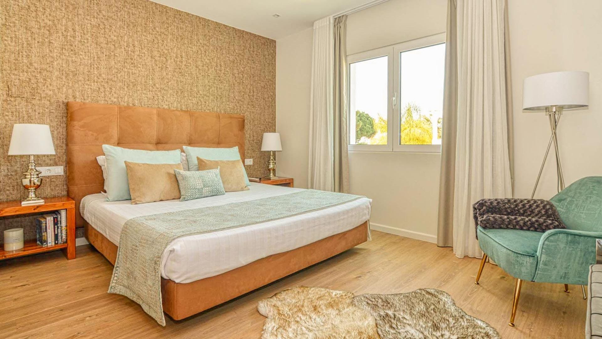 Large-Boutique-Ensuite-Double-Bedroom-in-Algarve-Villa.jpg