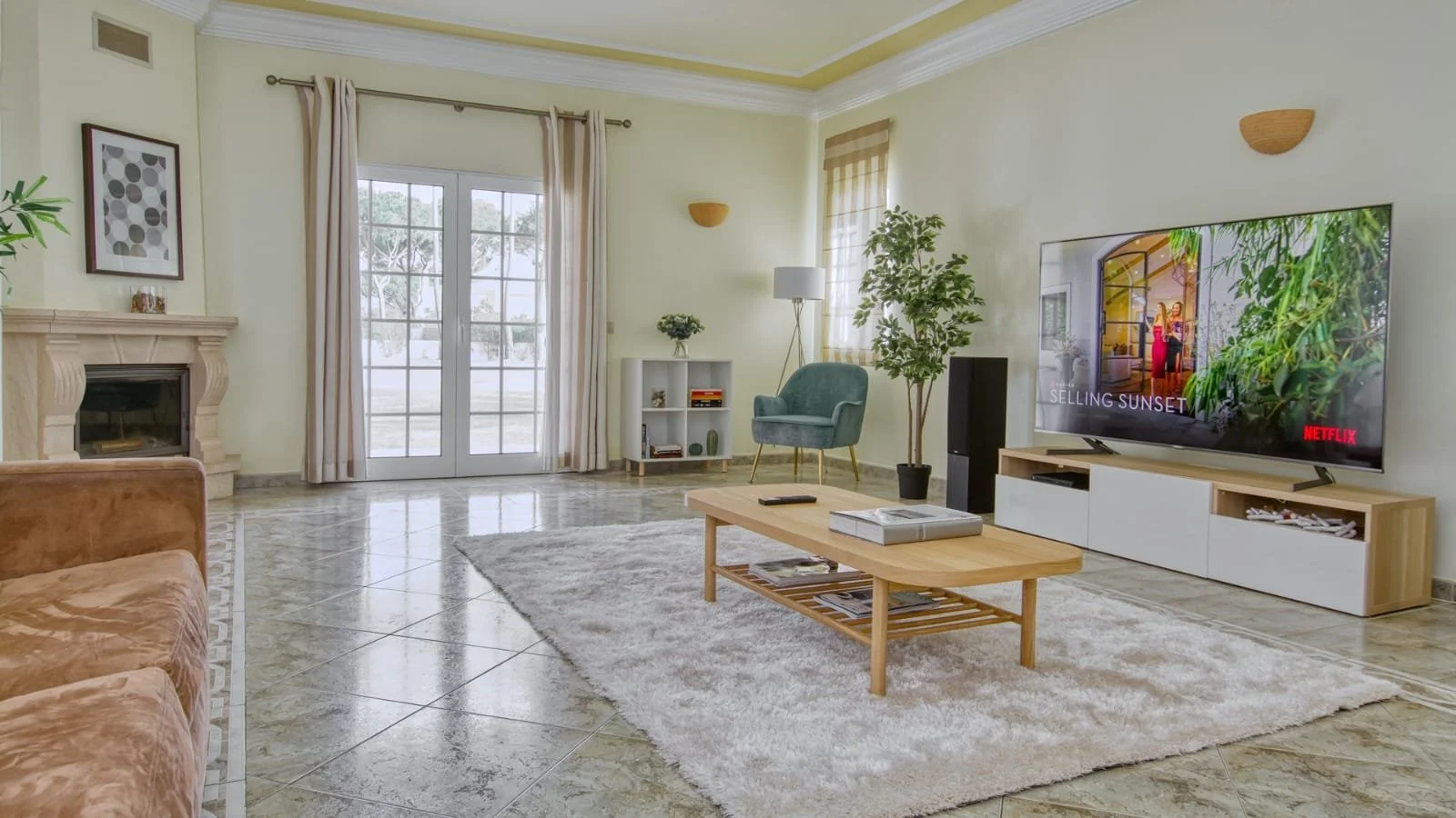Spacious-Contemporary-Living-Room-in-Holiday-Rental.jpg