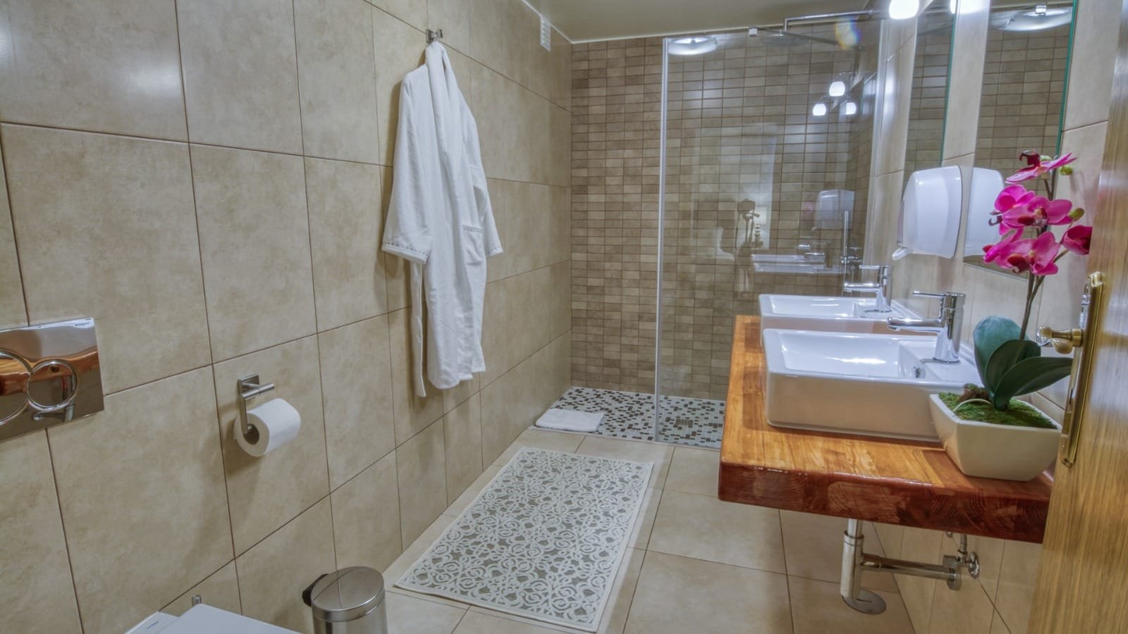 Holiday-Rental-Bathroom-with-Walk-In-Shower.jpg