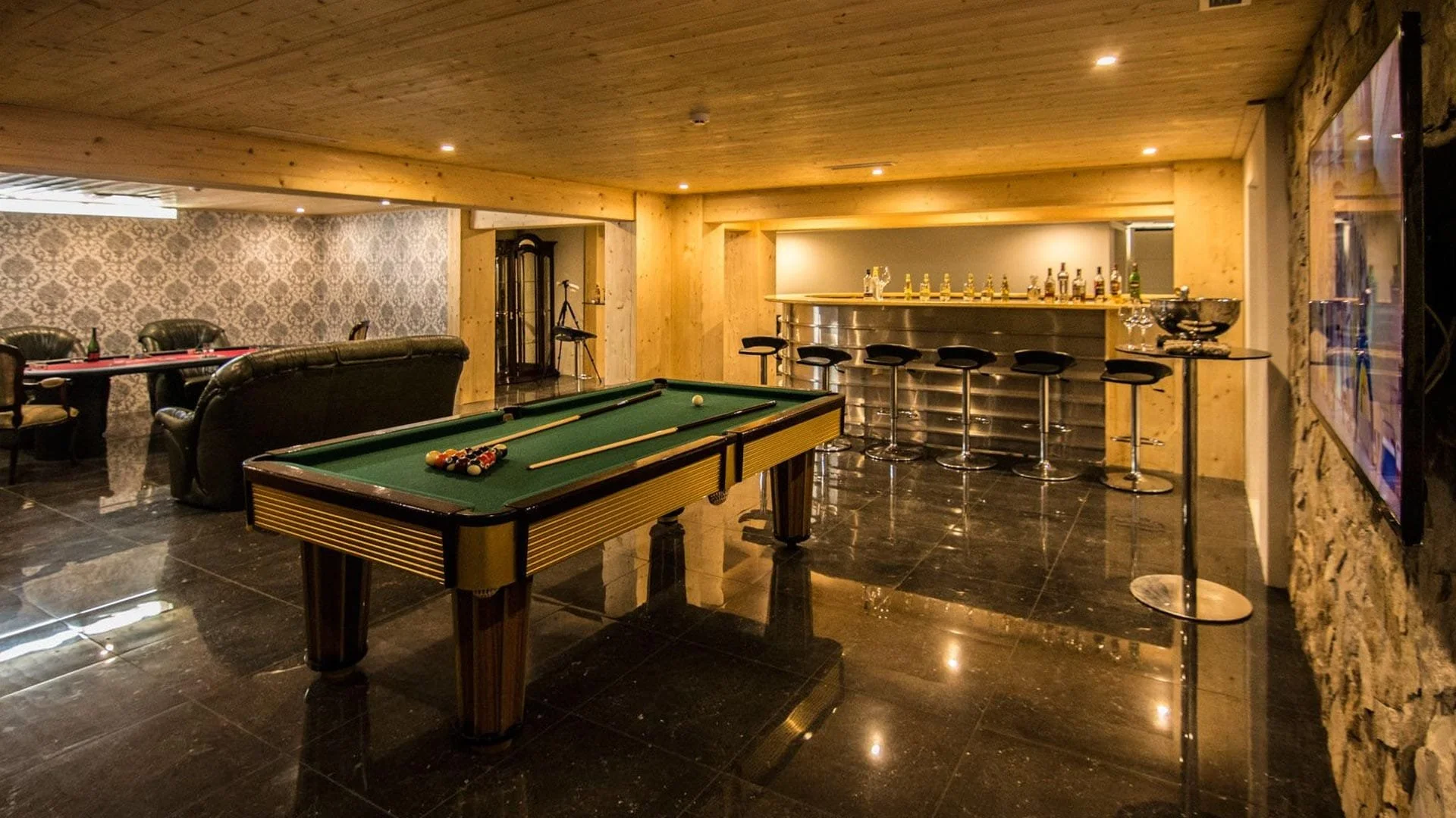 Villa-With-Entertainment-Room-And-Bar-Algarve.jpg