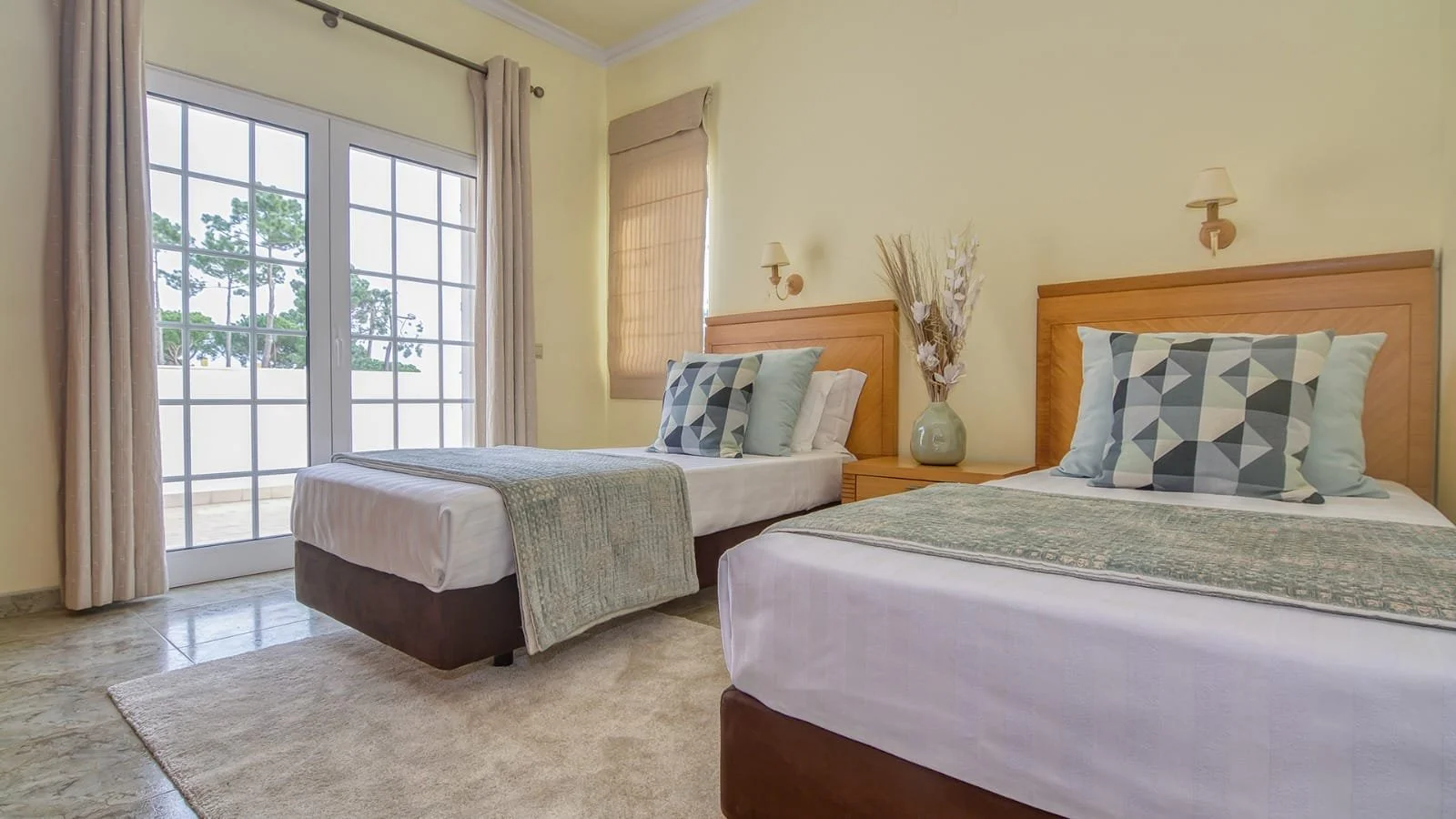 Affordable-Twin-Bedroom-Holiday-Accommodation.jpg