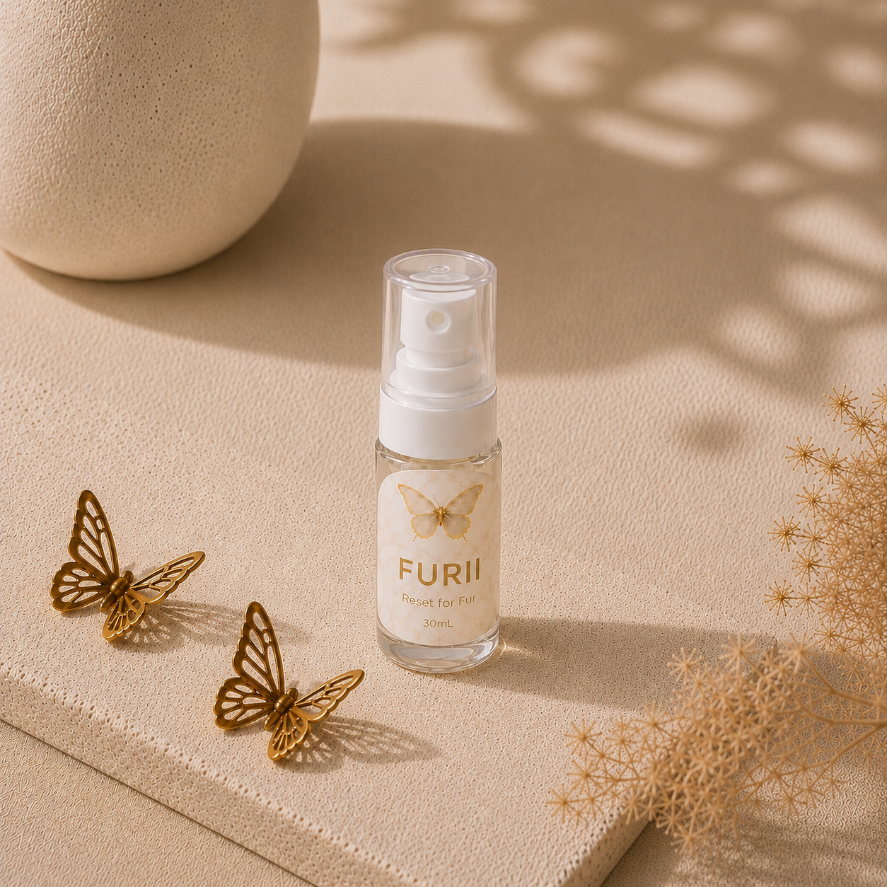 FURII™ is a refresher mist ritual created for our furkids. For those who want to wear matching scents with your furkid, ELIXIIR is for you! This ultra-fine mist refreshes fur and fabrics with a clean comforting scent veil designed to feel warm, safe,