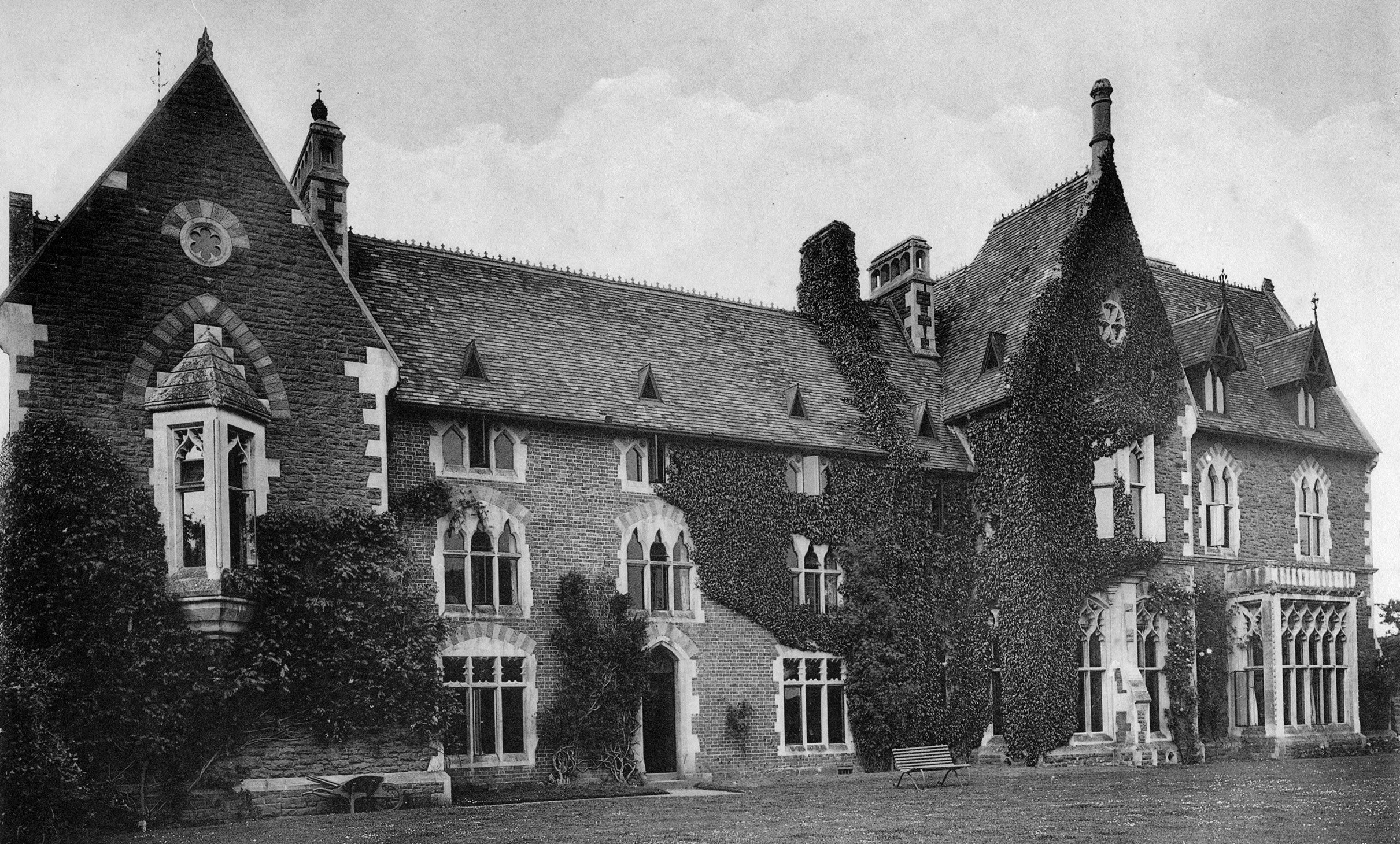Stardens gothic manor just outside Newent in 1910, former home of Richard Foley Onslow