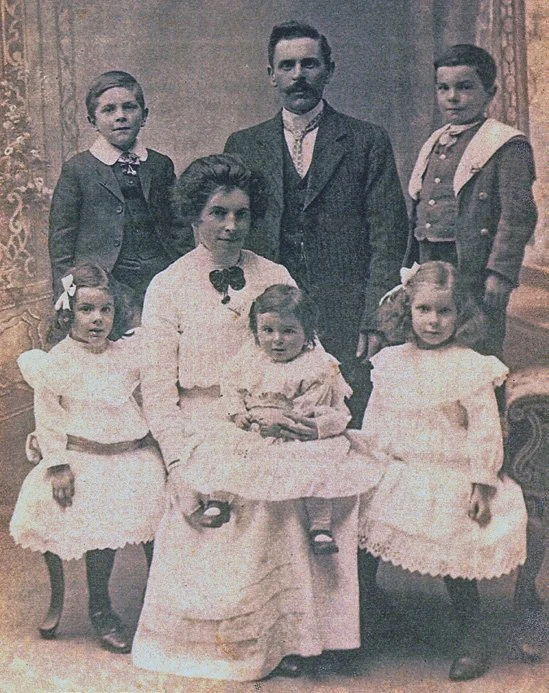 Sam and Ada Goulding of Lower House and Hill House Farms, with Arthur, Reginald, Ethel, Violet and Lily in 1911