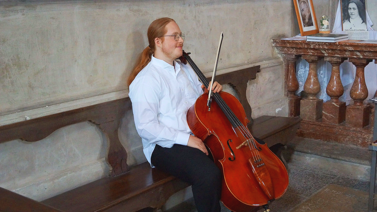 Alessandro Parfitt · Portrait with cello