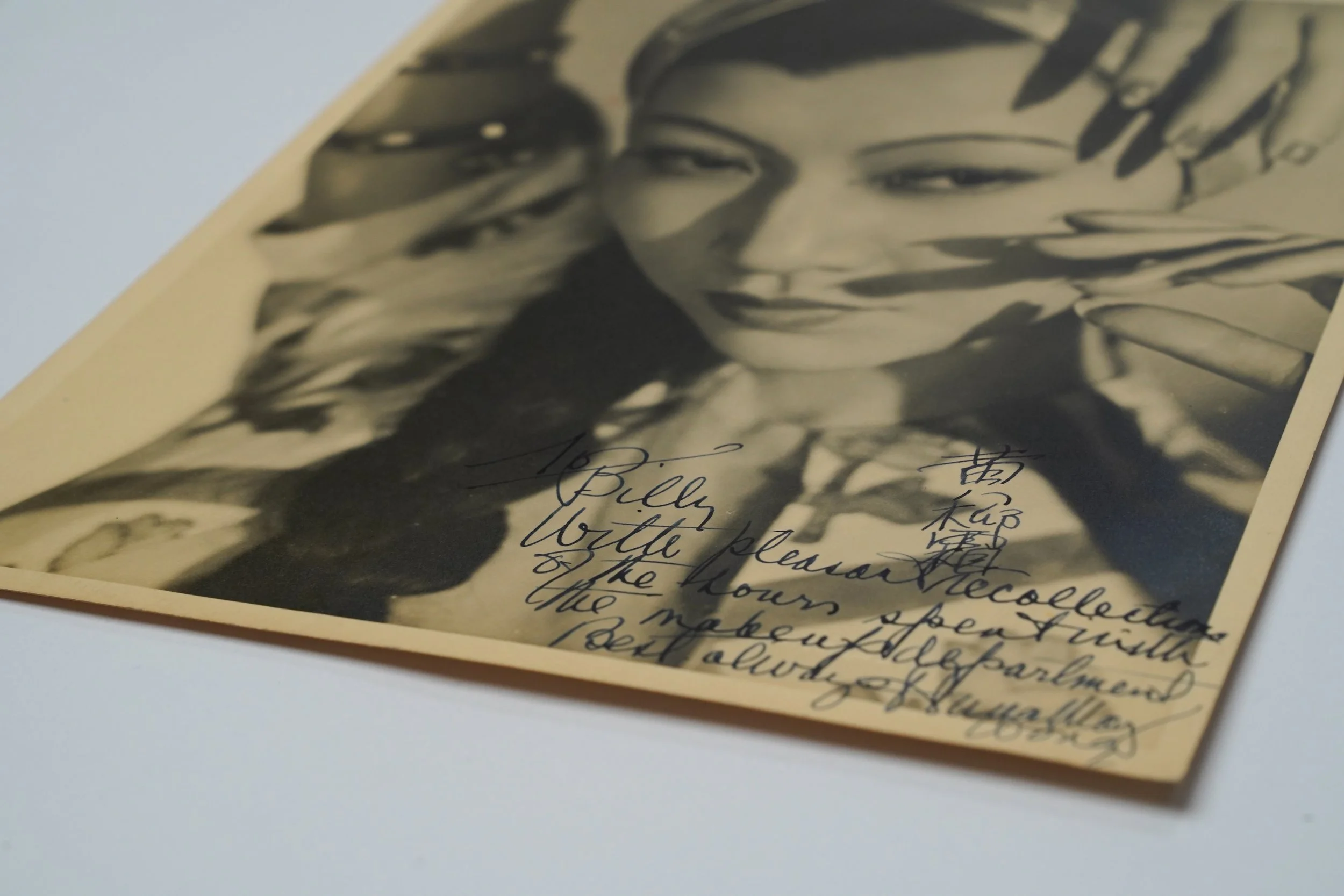 ANNA SIGNED PICTURE - DETAIL -1.jpg