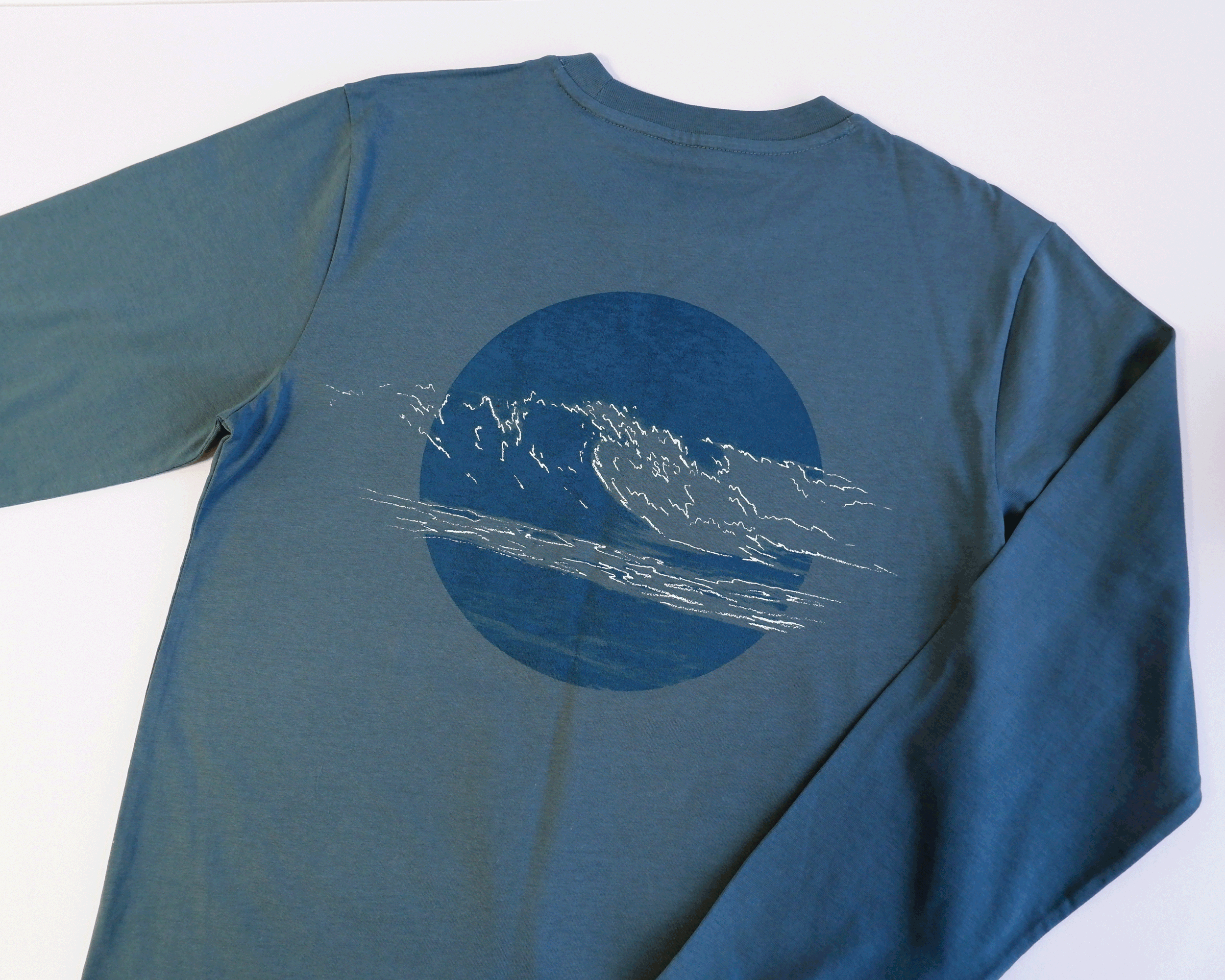 Waves T-shirt  - Dark teal