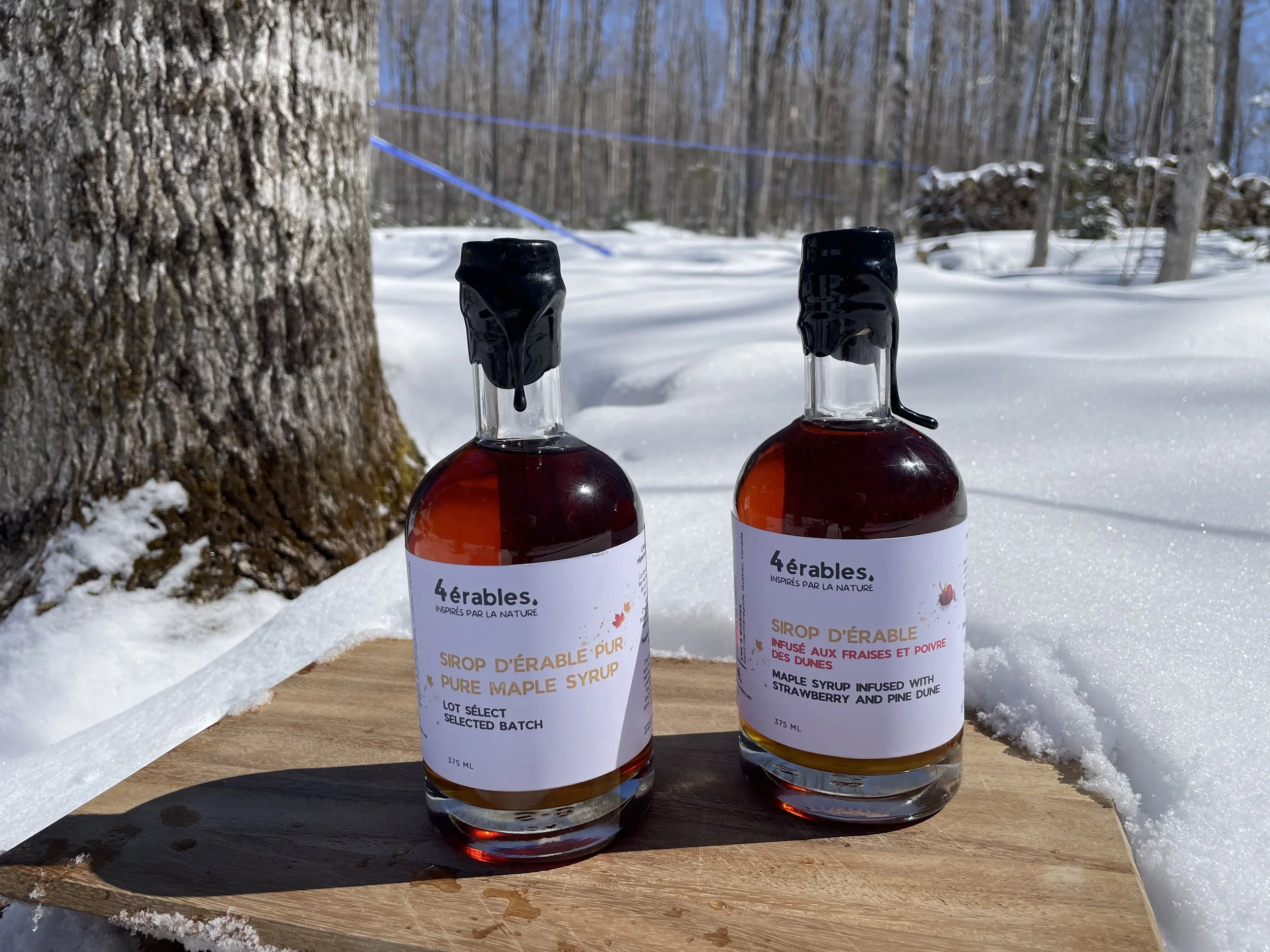 Bouteilles de sirop d'érable Sélect et infusé aux fraises et poivre de dunes, 375 ml, Les 4 érables, Saint-Herménégilde .