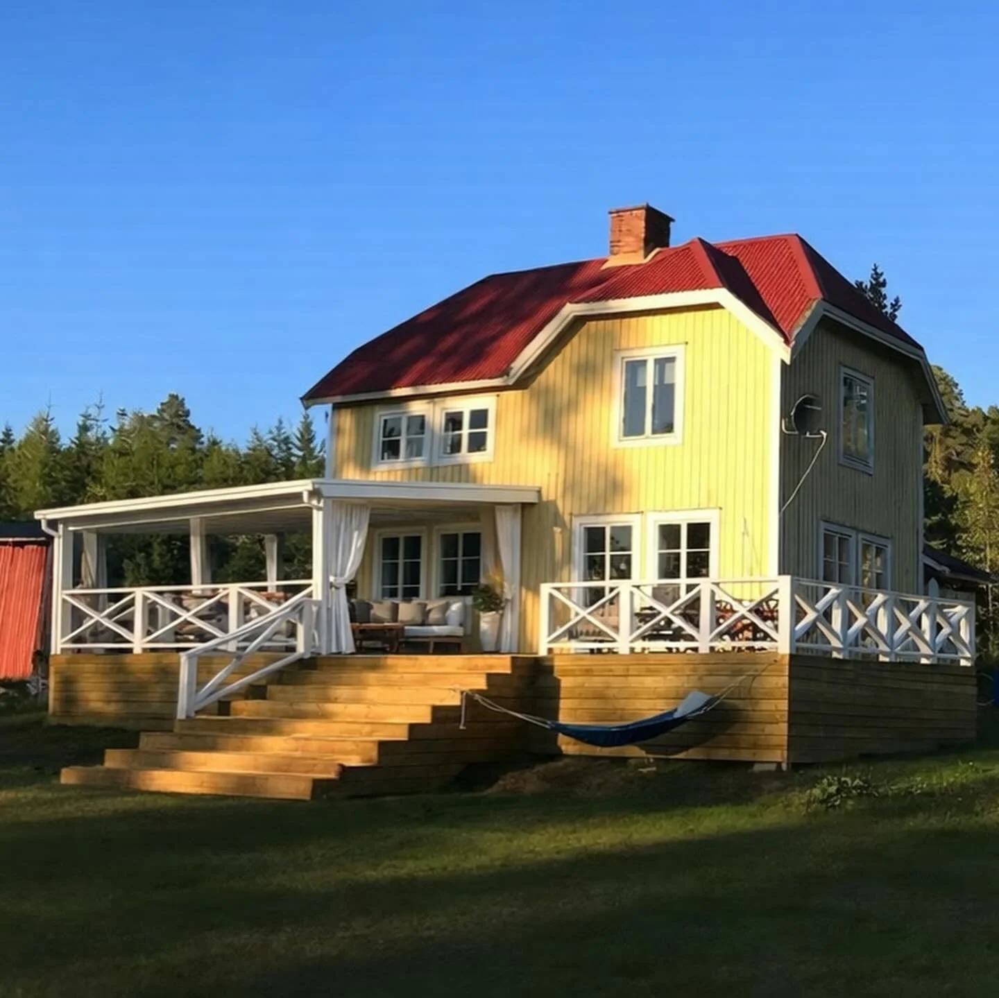 Island days, light nights and room for togetherness 🌿

Available weekly during summer &amp; selected weeks beyond
📆 Also available Thu&ndash;Sun (no single-night stays)
🌞 Season: May&ndash;September

📩 DM us for availability

#ulvon #ulv&ouml;n #