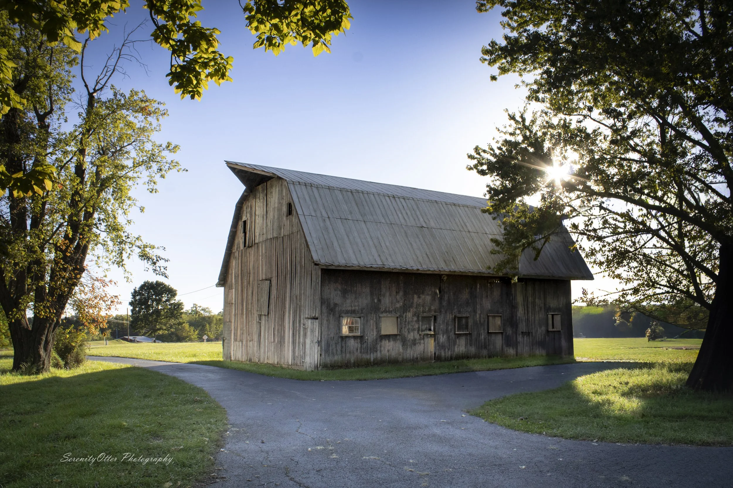 Hoskins barn.jpg