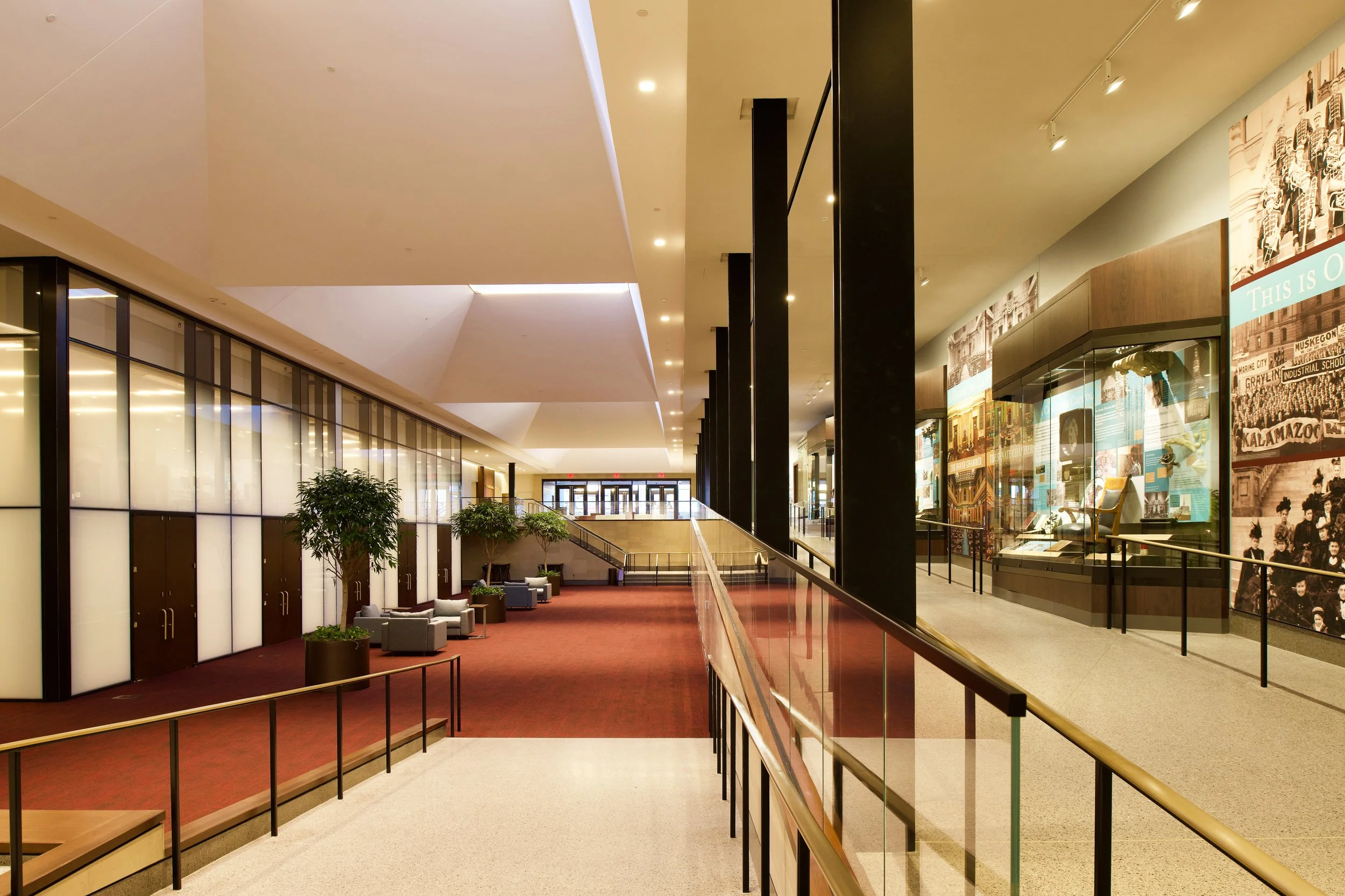 Ddiorama ramp with mirrored ceiling element copy.jpg