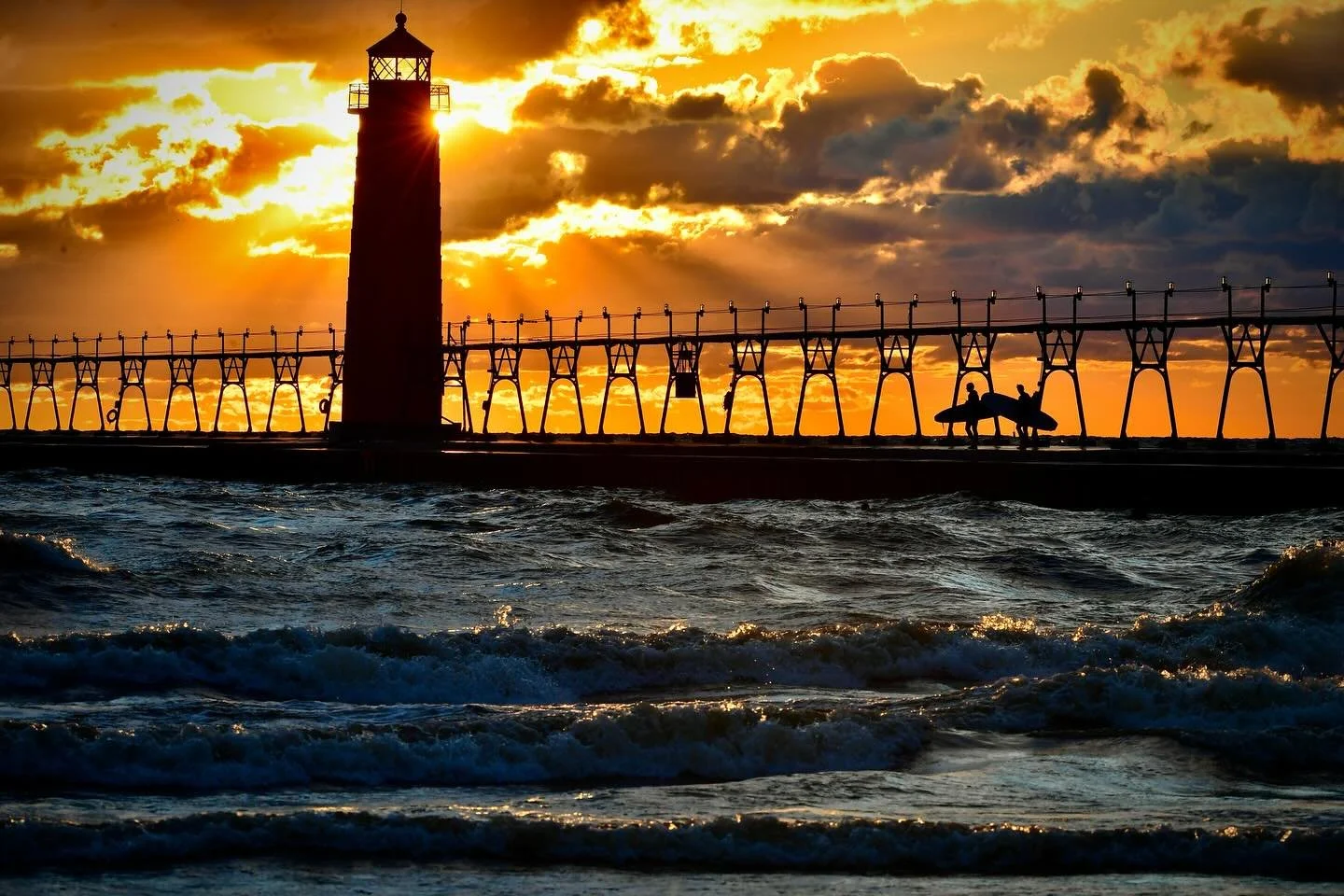The calendar may say autumn has almost arrived, but here on the Fresh Coast, surf&rsquo;s up!

@prime.focal 
#lakemichigan 
#freshcoast 
#puremichigansummer 
#puremichigan
#grandhavenlighthouse 
#grandhavenpier 
#sayyestomichigan 
#michiganders 
#uns