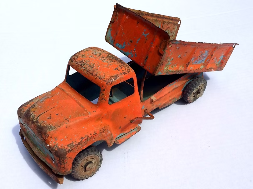  ITEM 080-591: Toy Dump Truck with Moving Parts