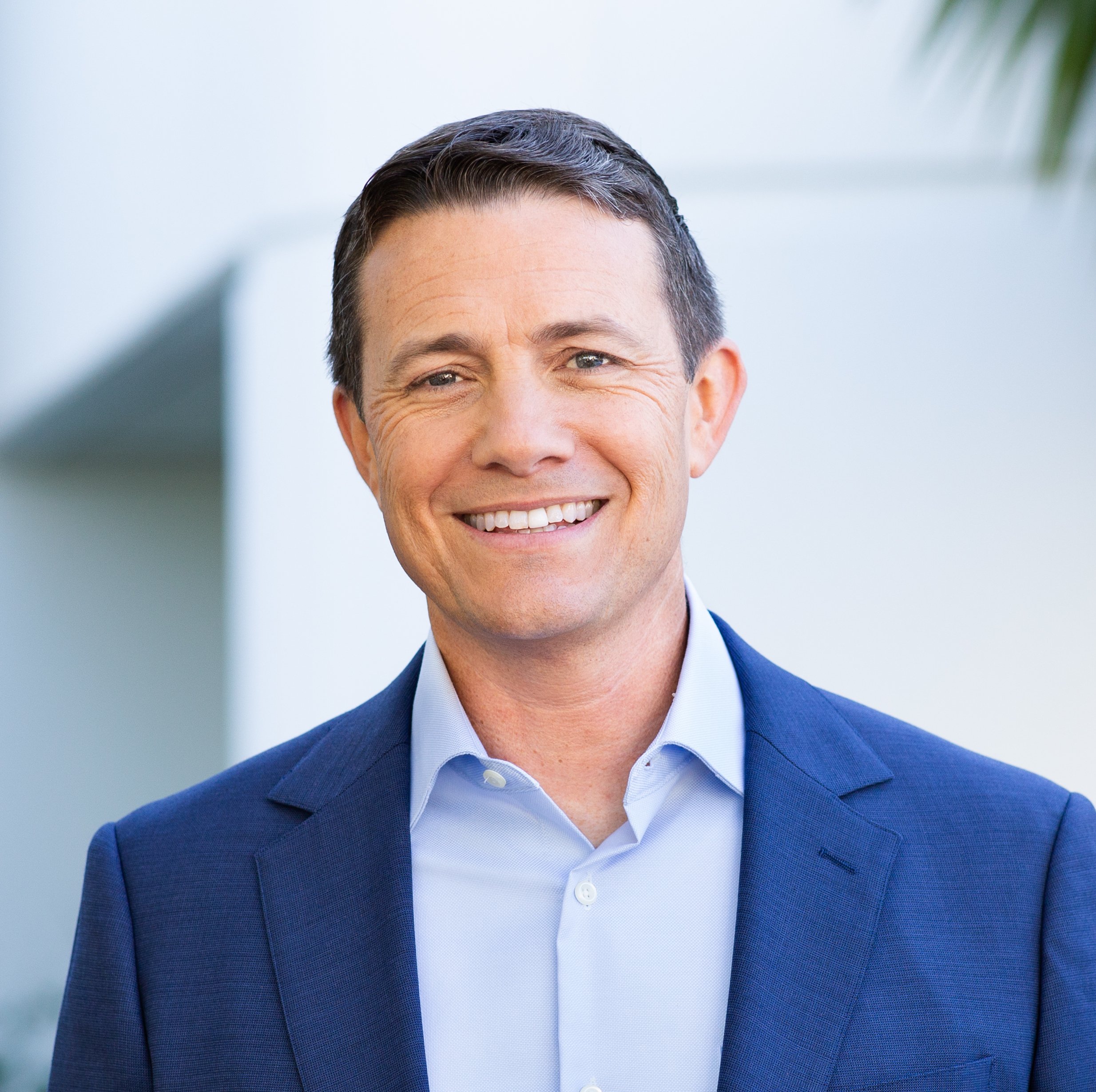 Headshot of Jeff Toister. He is smiling at the camera while wearing a light blue shirt and a dark blue suit coat.