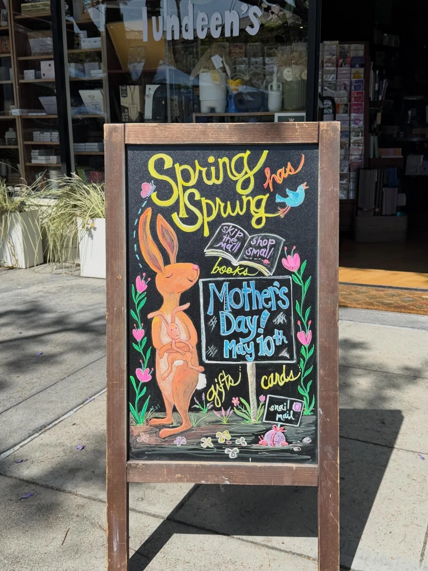 Skip the mall and Shop Small at Lundeen&rsquo;s! 🛍️ It&rsquo;s never too early to shop for the special Moms in your life. Come visit  us Tuesday-Saturday 11-6 and Sunday 11-5. 🛍️ Artwork by the very talented @treeshavauxart 

#dtculvercity #losange
