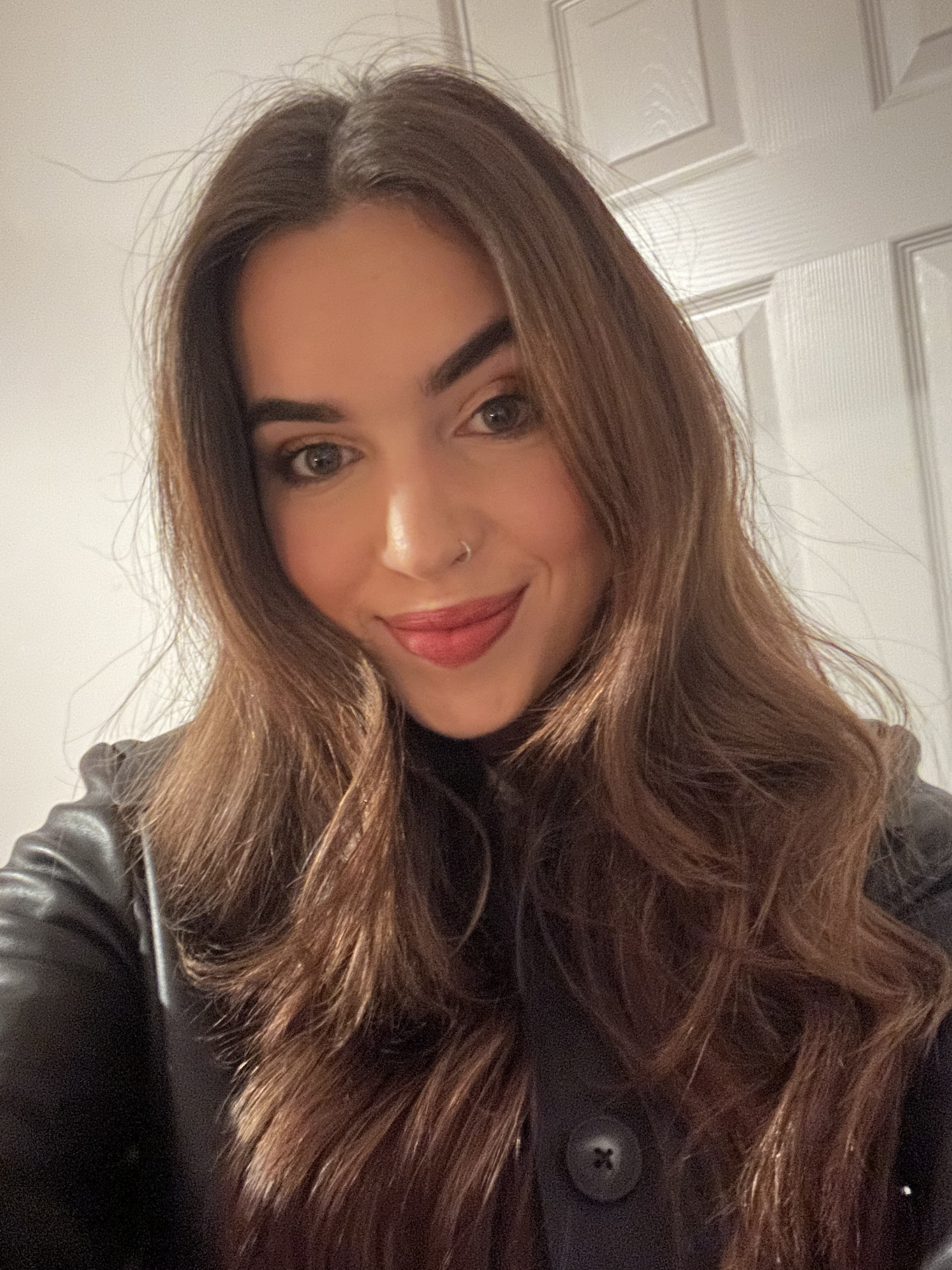 Rosie 
Black - Distorted