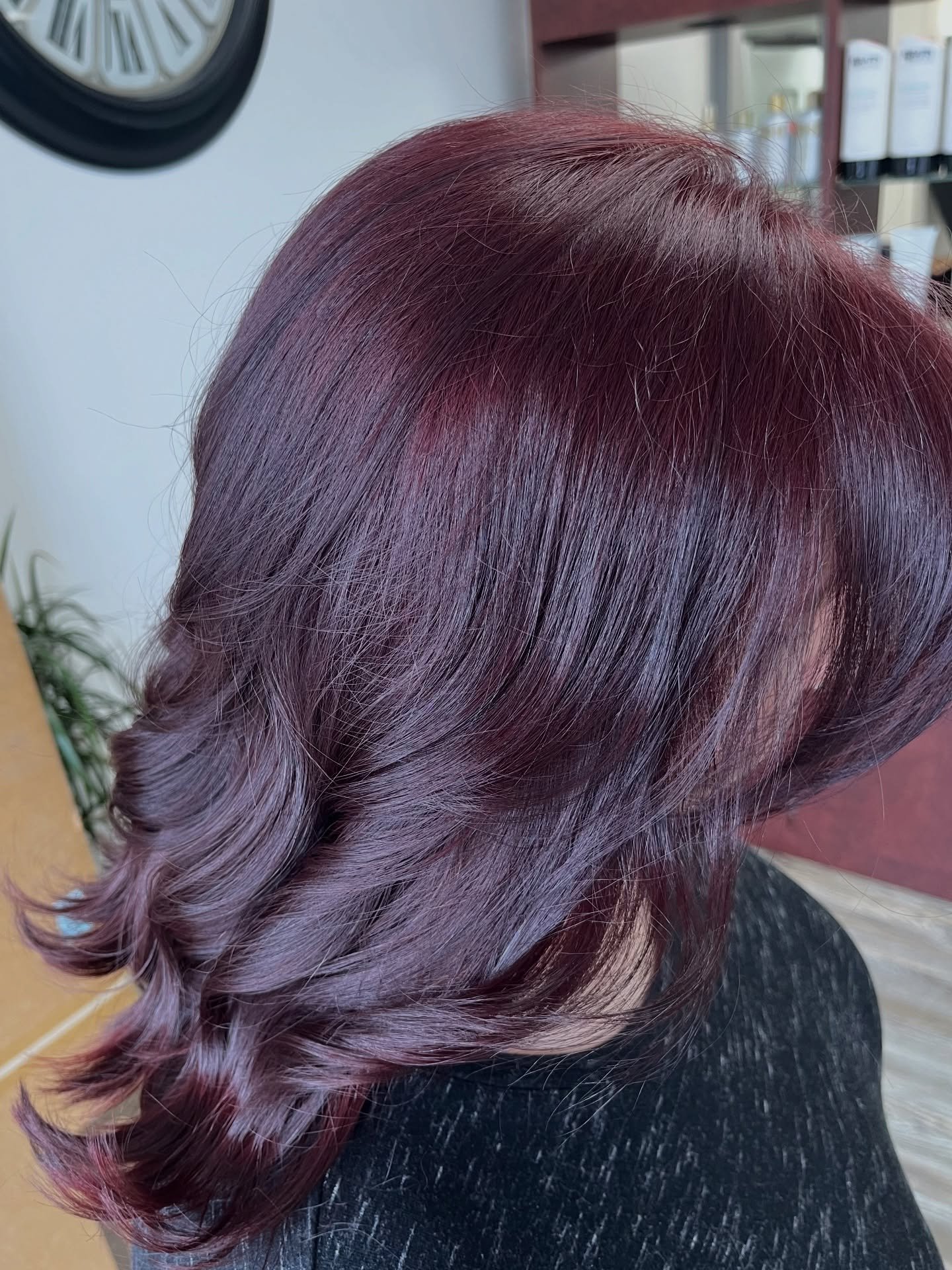 Today&rsquo;s vibe - &ldquo;A rich, multi-dimensional dark cherry merlot with plum undertones and a glossy, light-reflective finish.&rdquo; One of my clients favorites. 🍒