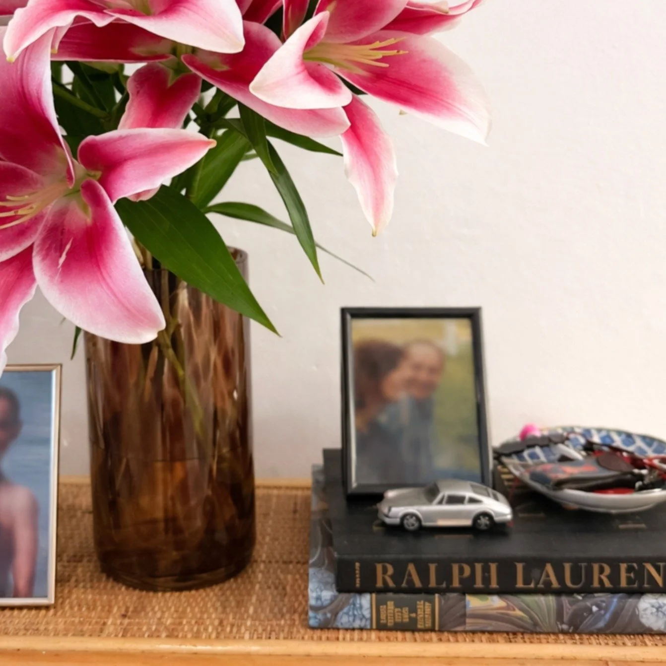 Welcome home 🩷💚

Your entryway is the first glimpse into your 🏠 and your personality.

I&rsquo;ve styled mine with family photographs, fresh 🌷, a few trinkets and a key bowl; creating a space that feels warm, organised and a reflection of who I a