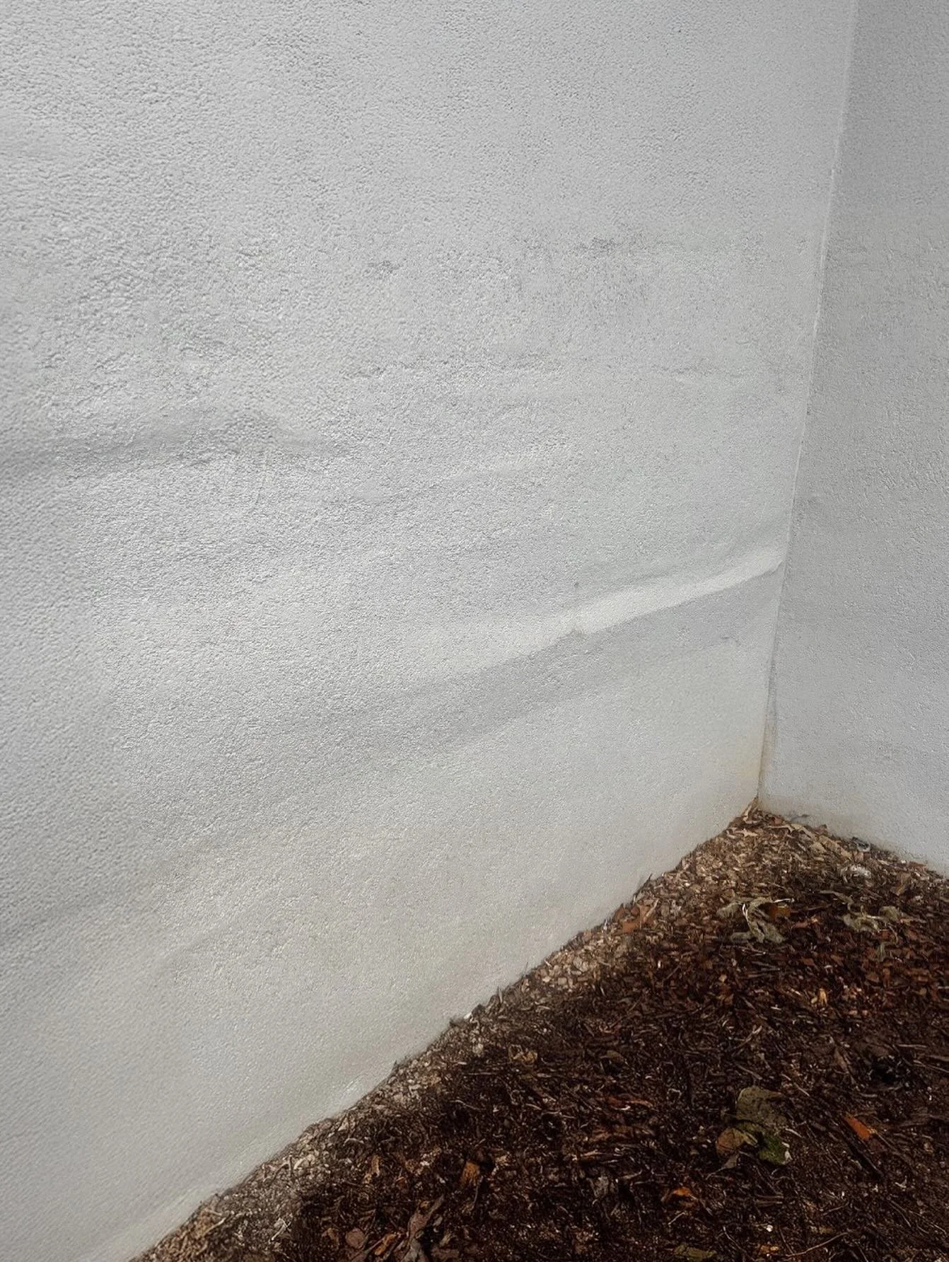 In the Atlanta area, exterior stucco systems are typically either traditional hardcoat or synthetic. Each is designed to protect the structure, but both can develop conditions that compromise their ability to properly shed and manage moisture.

Bulgi