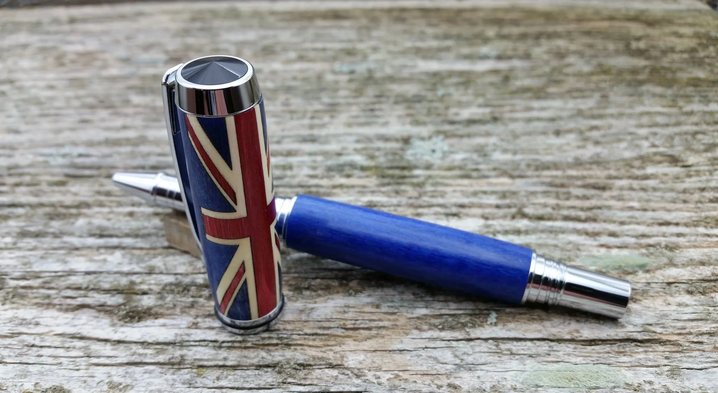 Parus Pen rollerball pen with chrome and Union Jack flag standing cap view