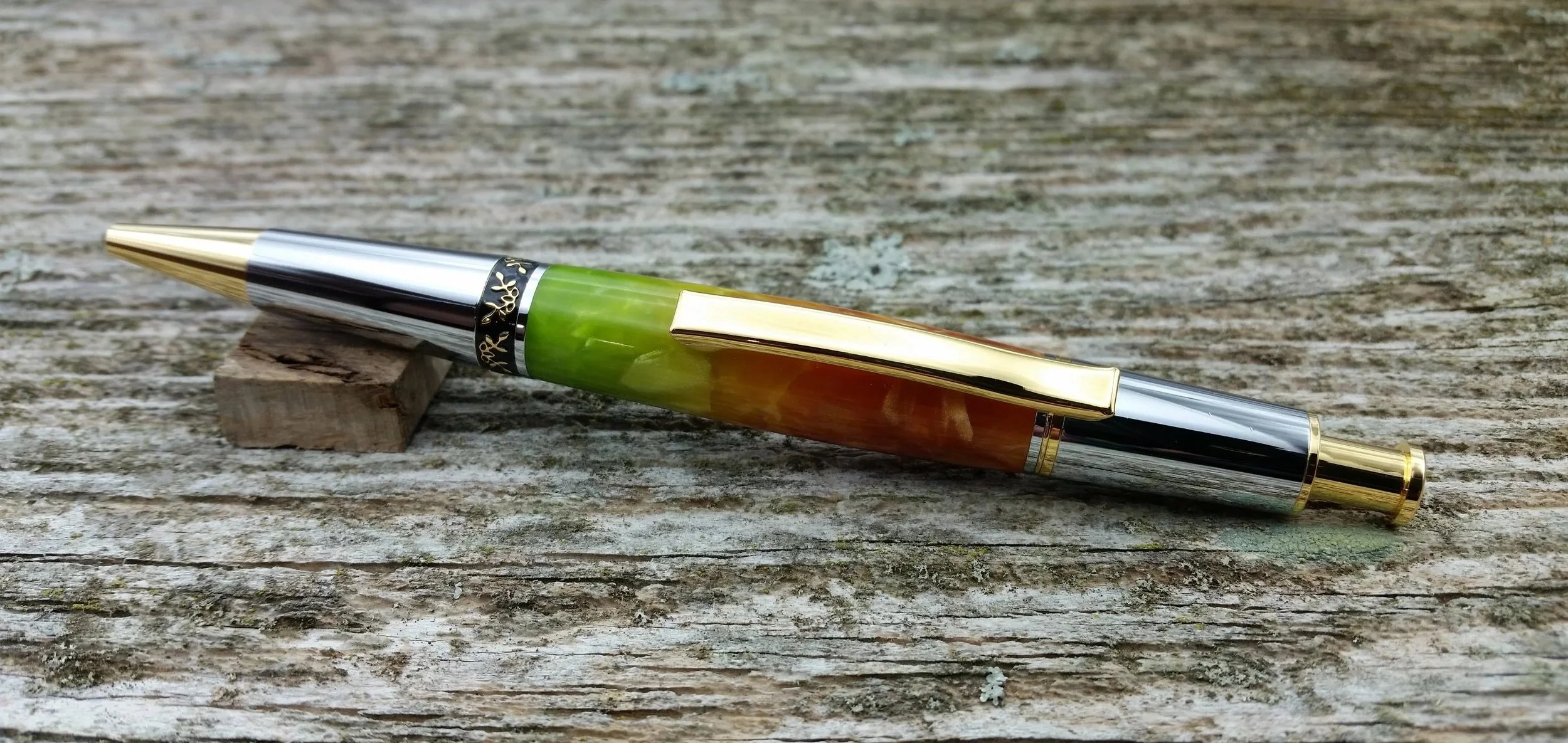 Parus Pen ballpoint click pen with 10K gold and brown and green resin clip view
