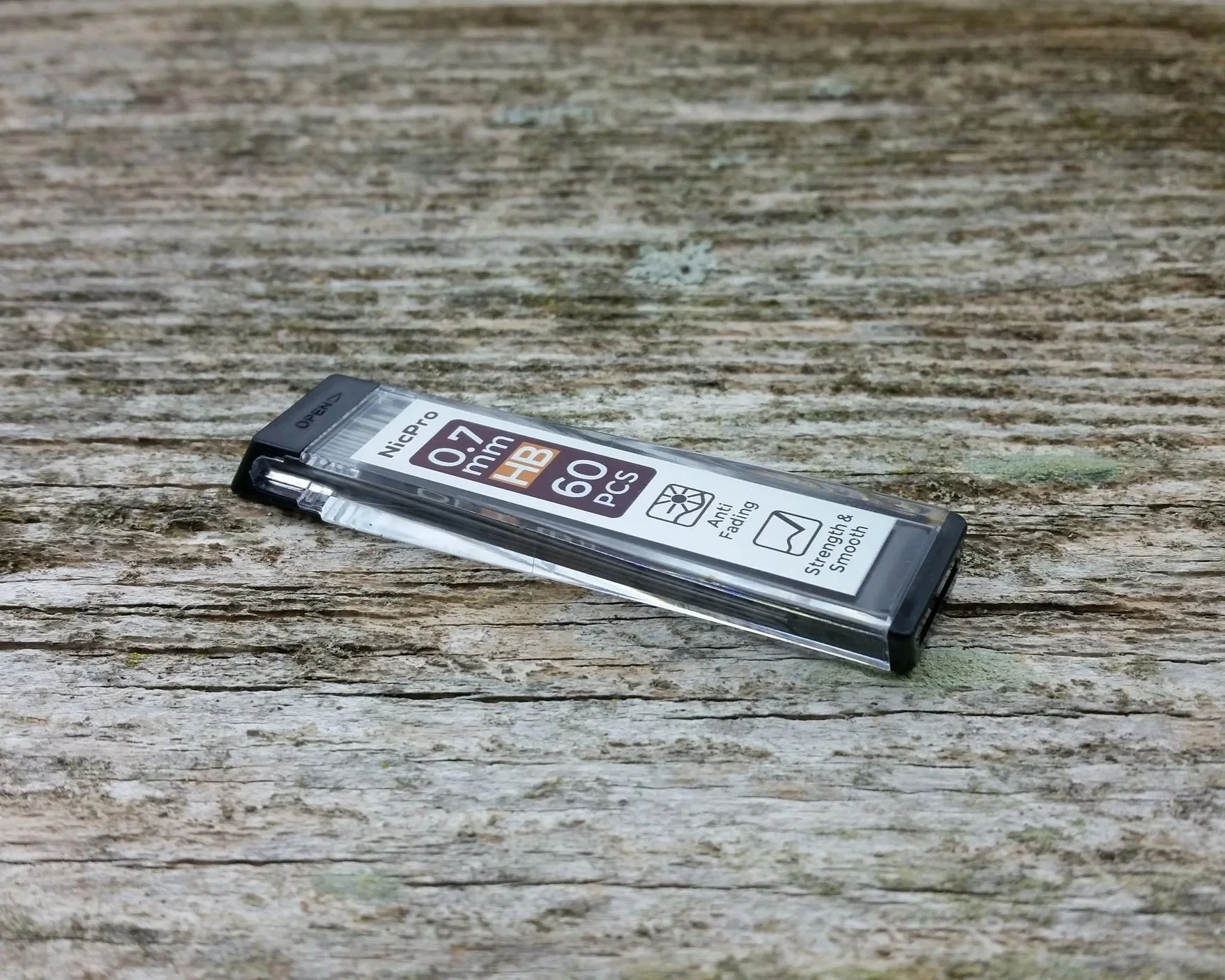 box of 0.7 mm graphite sticks