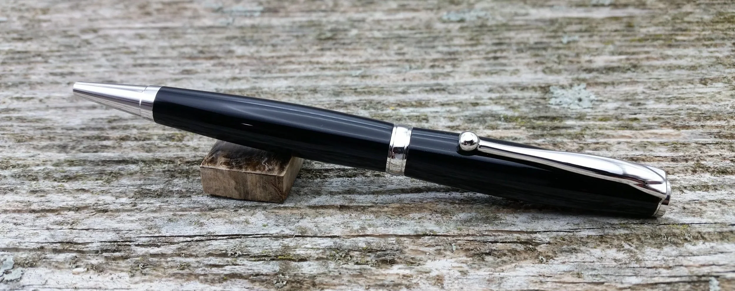 Parus Pen ballpoint twist pen with rhodium hardware and black resin clip view