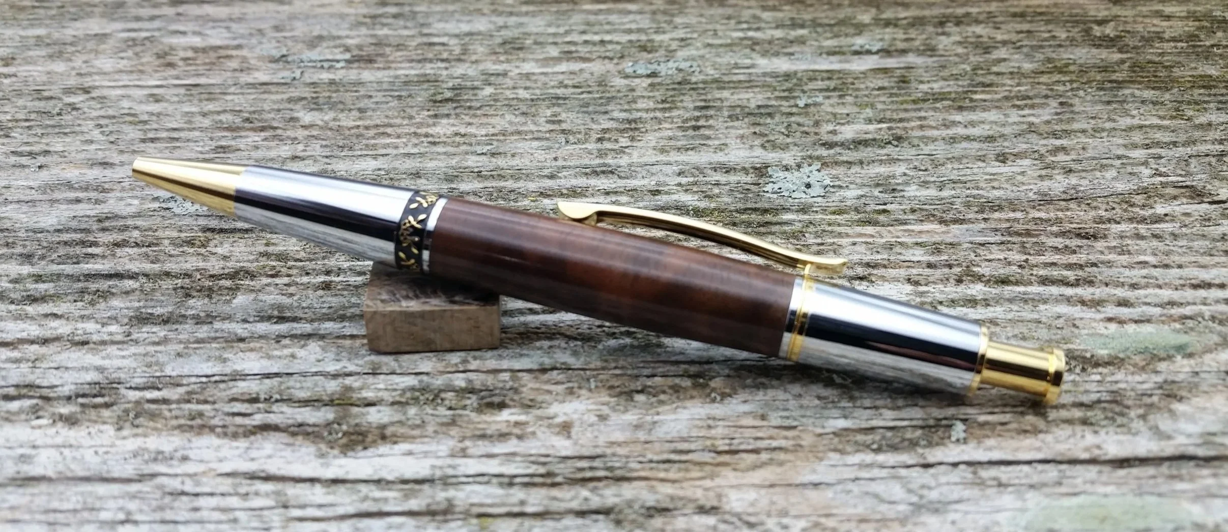 Parus Pen ballpoint click pen with 10K gold and chrome hardware and redwood side view