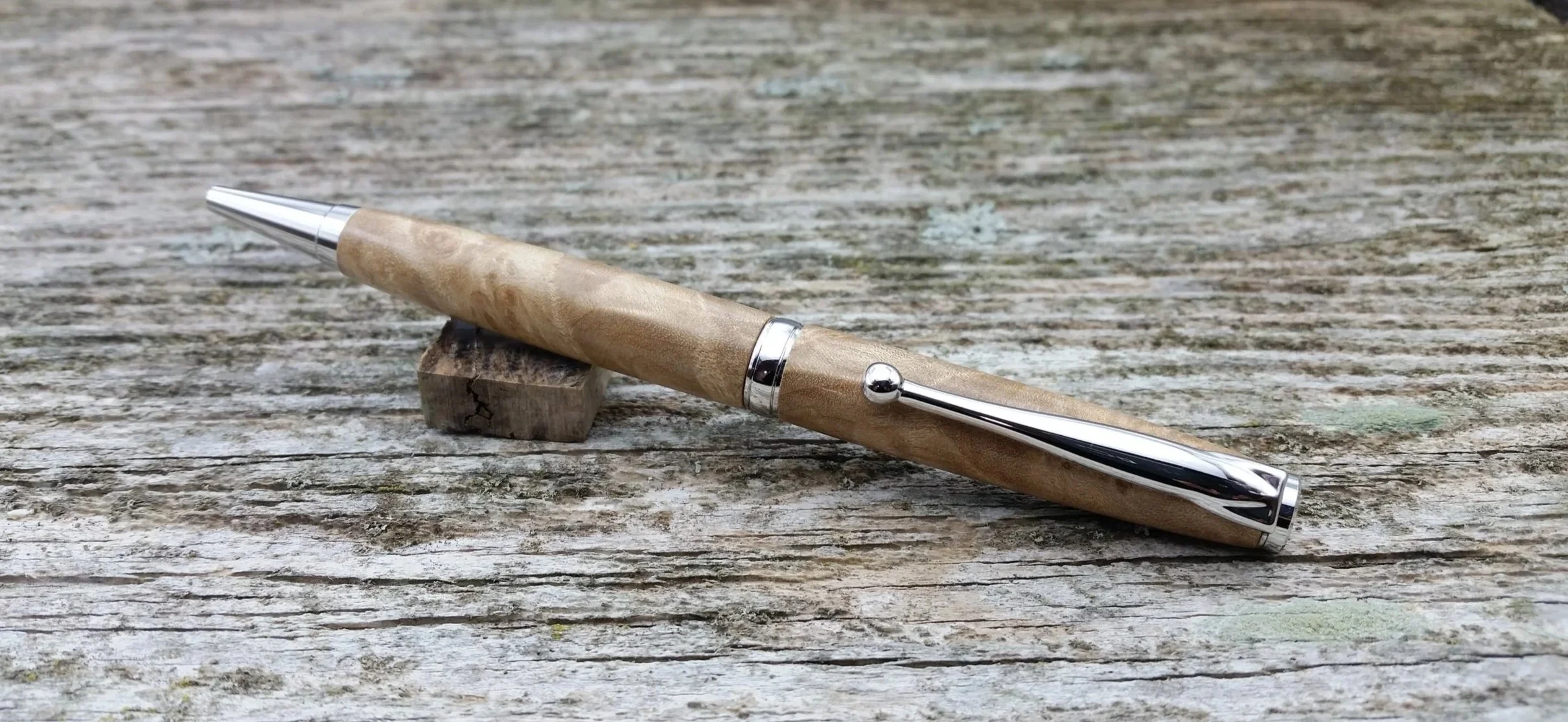 Parus Pen ballpoint twist pen with rhodium hardware and figured maple clip view