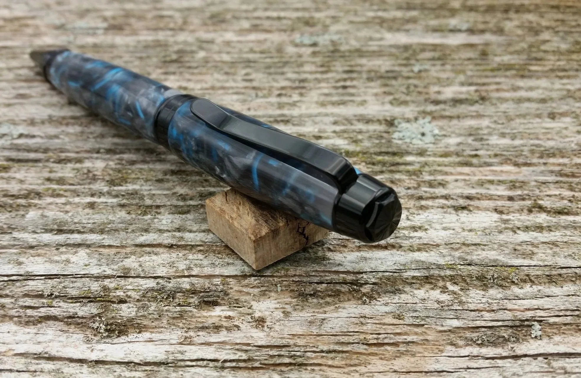 ballpoint twist pen with blue and black resin